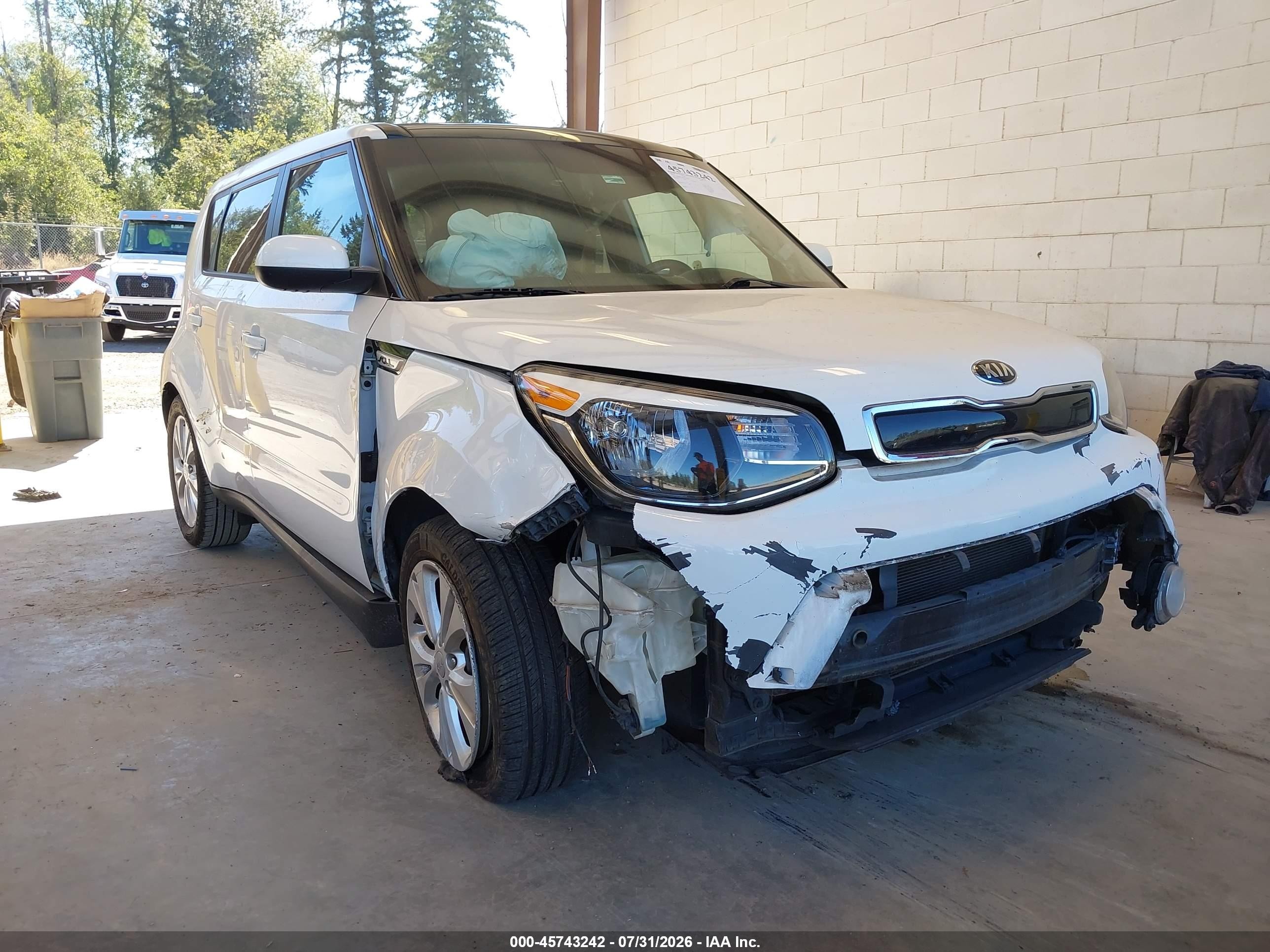 2015 Kia Soul + White vin: KNDJP3A57F7213832