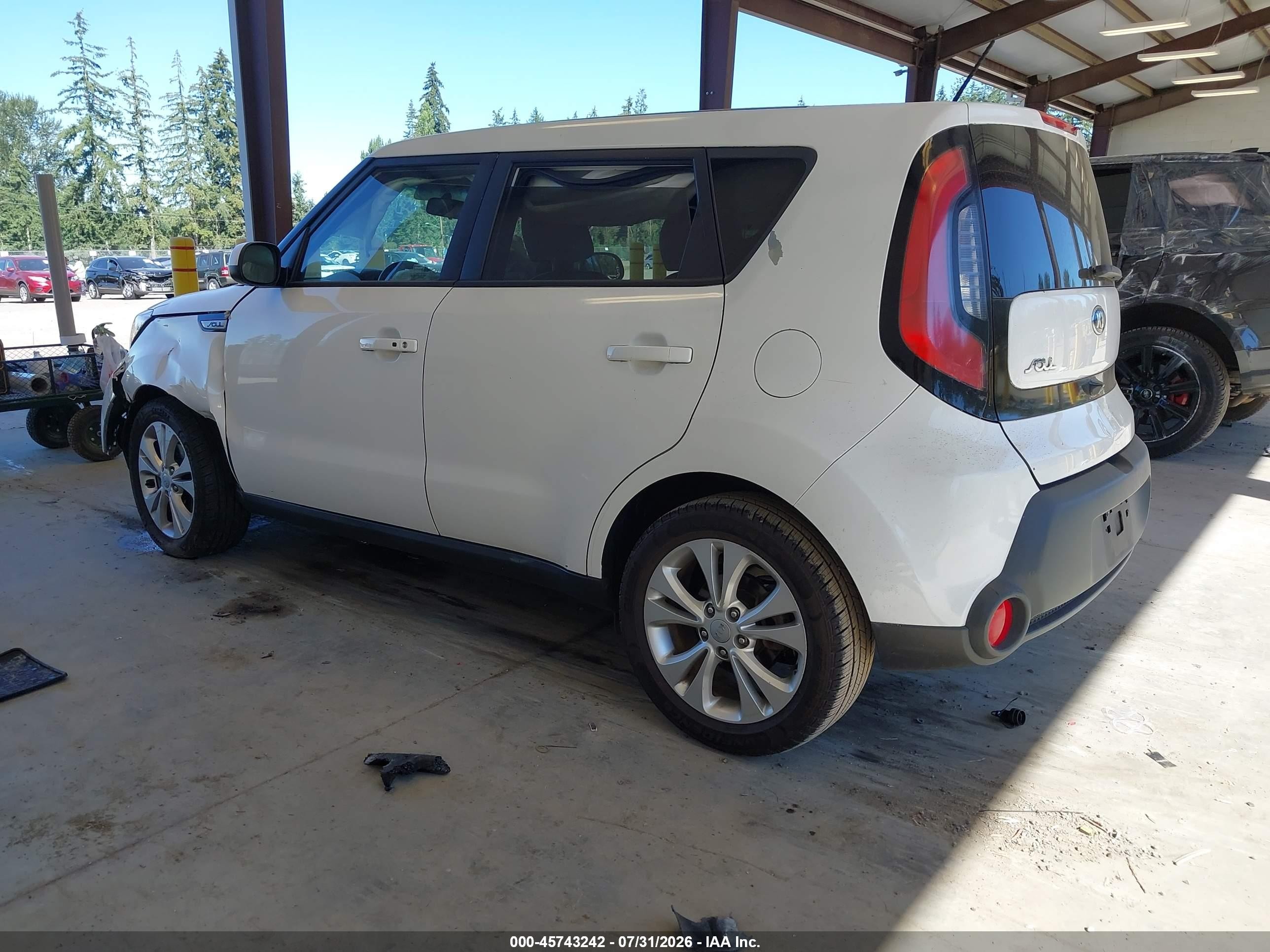 2015 Kia Soul + White vin: KNDJP3A57F7213832