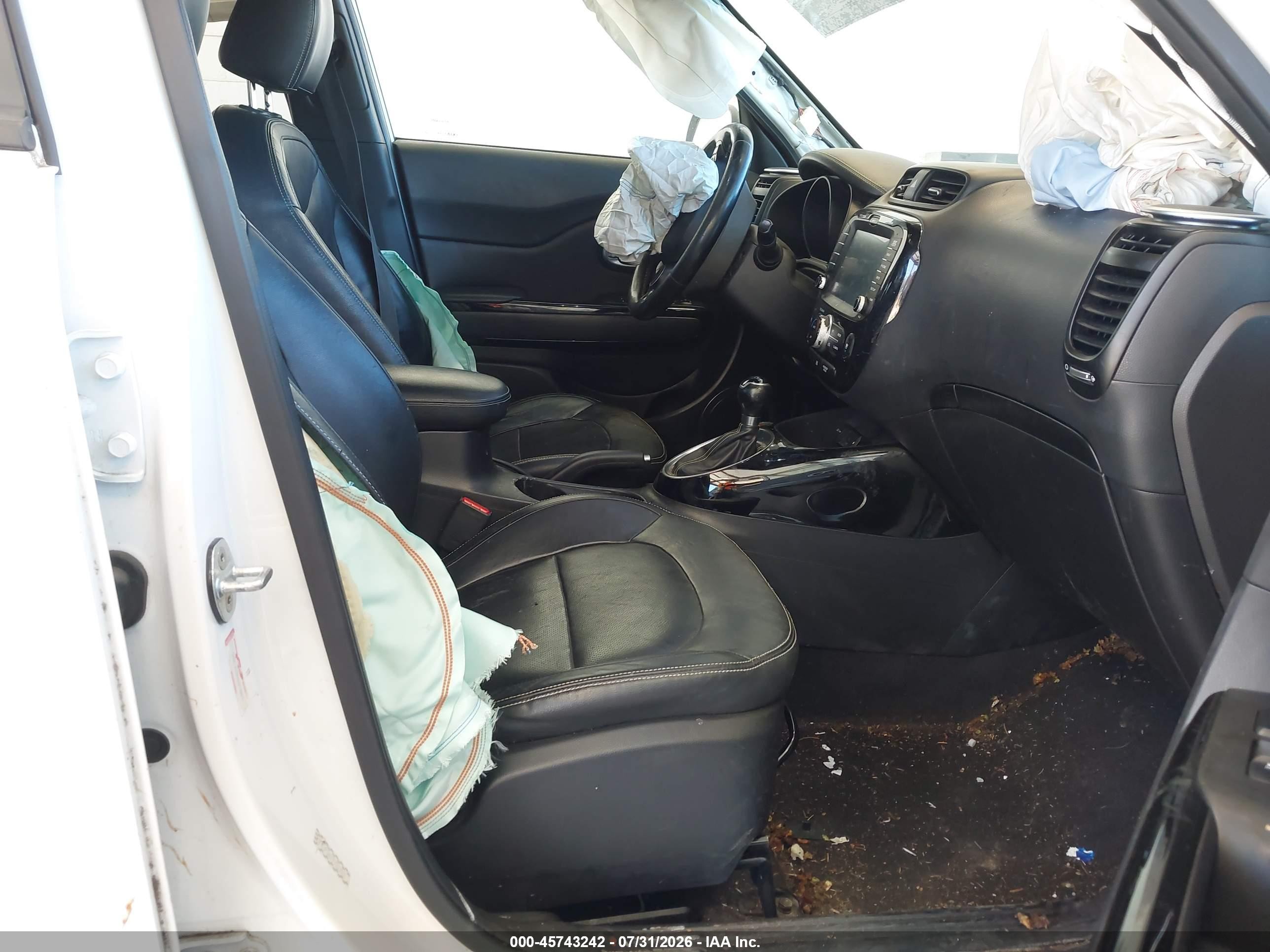 2015 Kia Soul + White vin: KNDJP3A57F7213832
