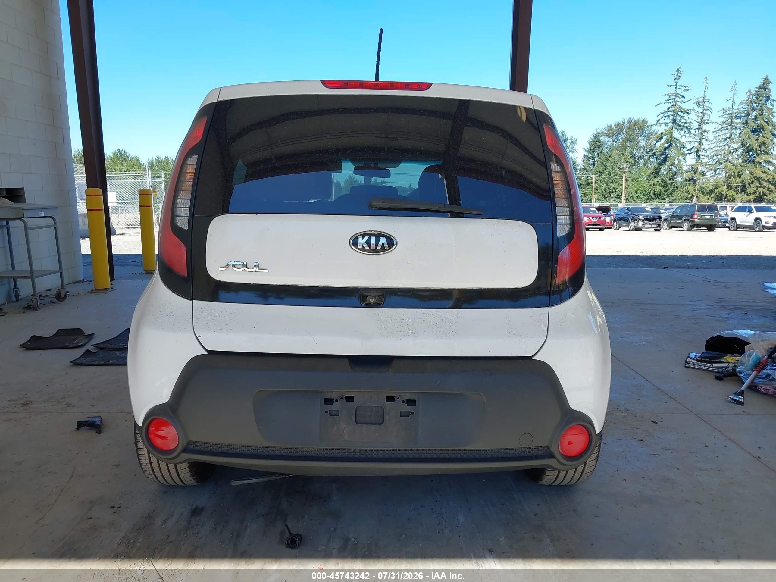 2015 Kia Soul + White vin: KNDJP3A57F7213832