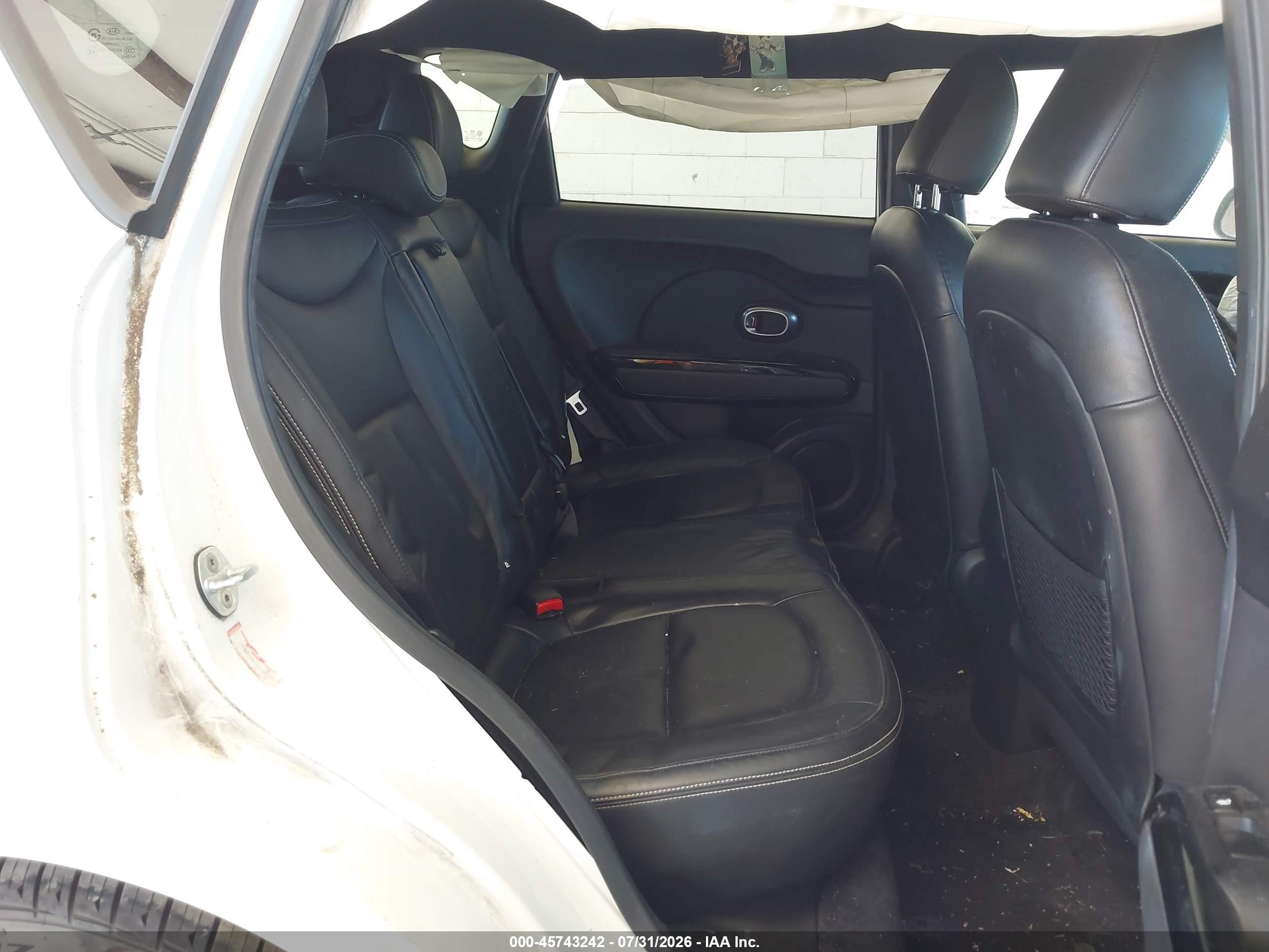 2015 Kia Soul + White vin: KNDJP3A57F7213832