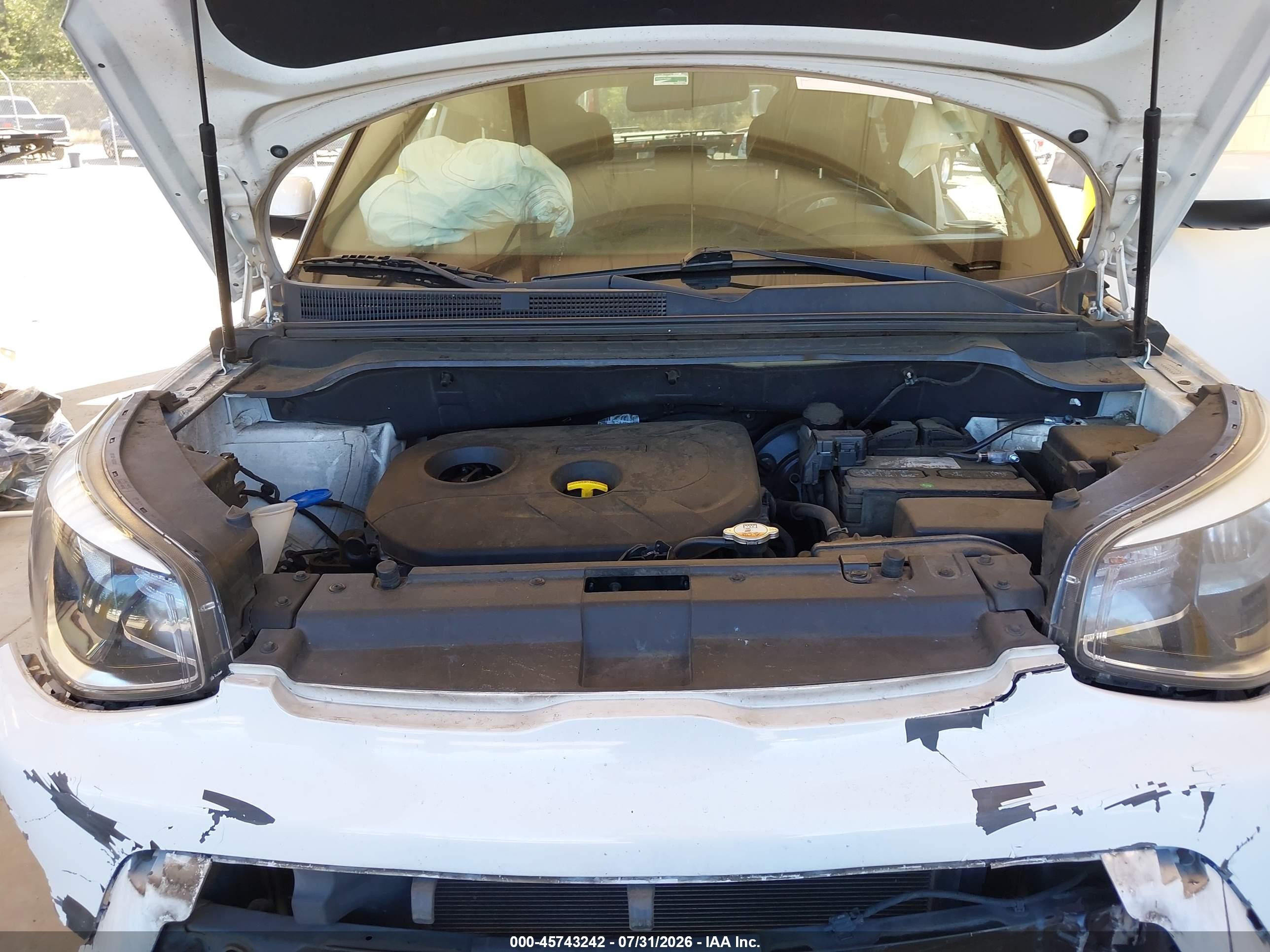 2015 Kia Soul + White vin: KNDJP3A57F7213832