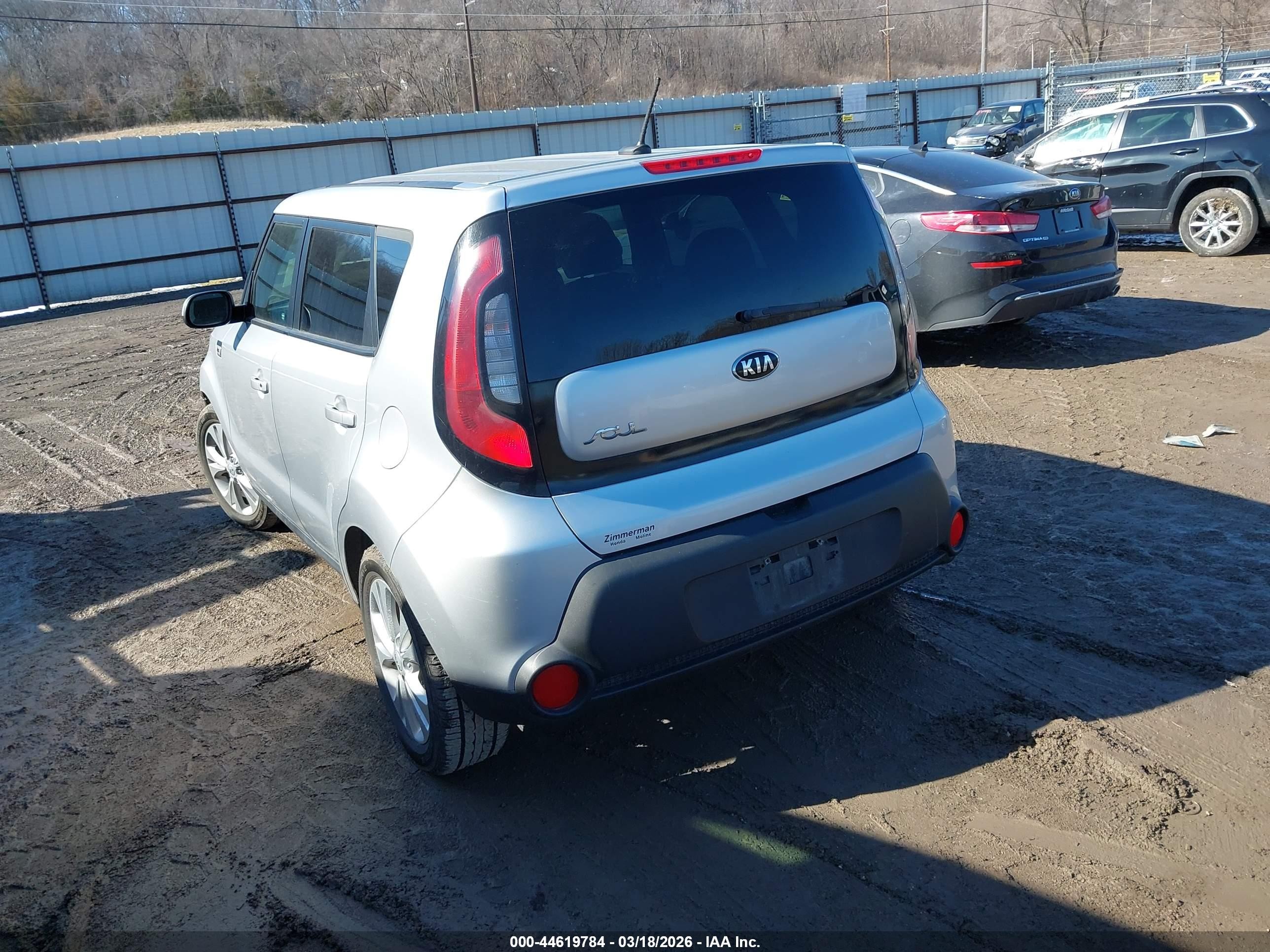 2015 Kia Soul + Серебряный vin: KNDJP3A57F7761233