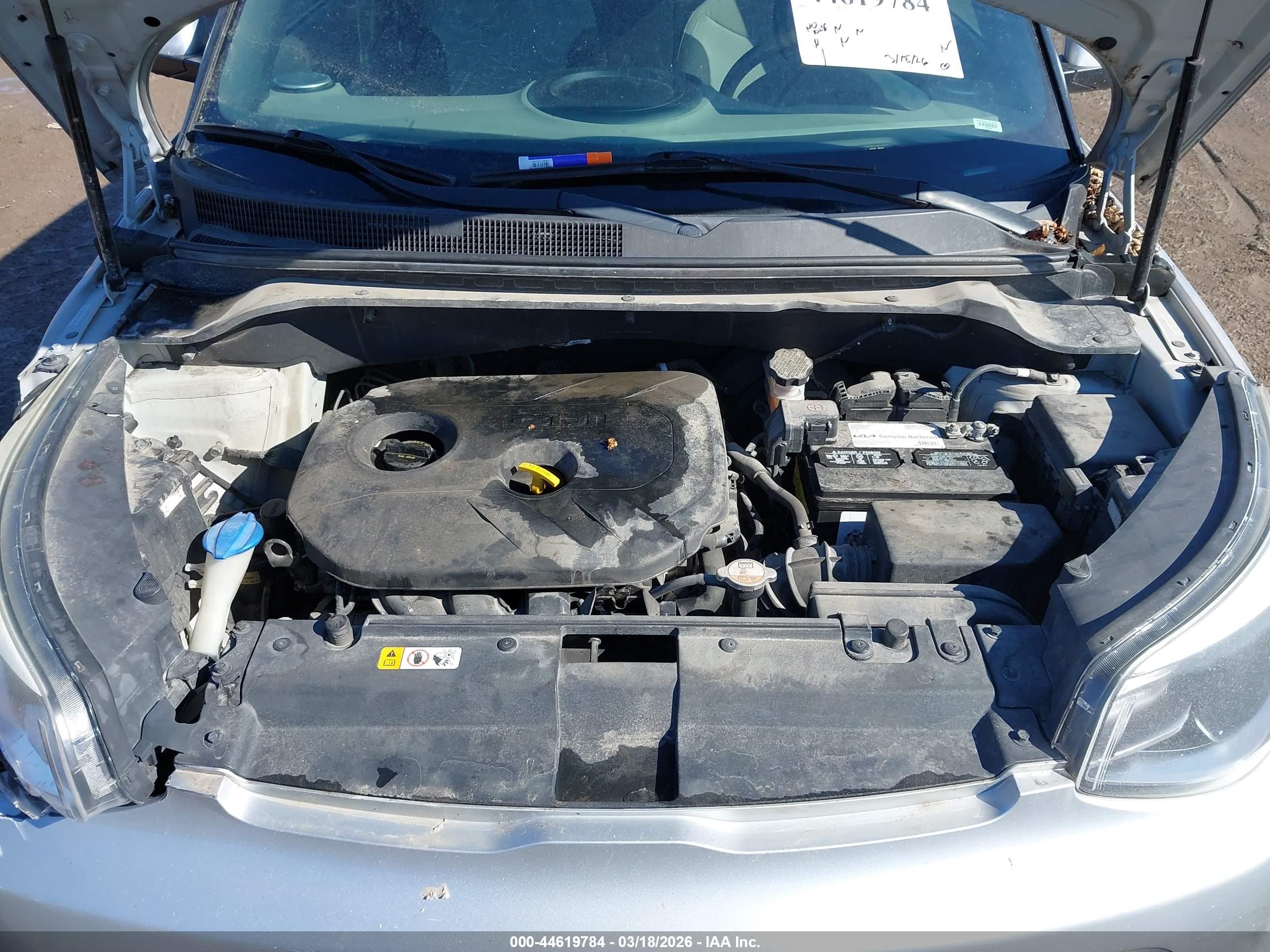 2015 Kia Soul + Серебряный vin: KNDJP3A57F7761233