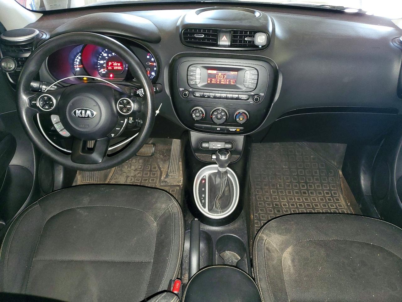 2015 Kia Soul + Red vin: KNDJP3A57F7782017