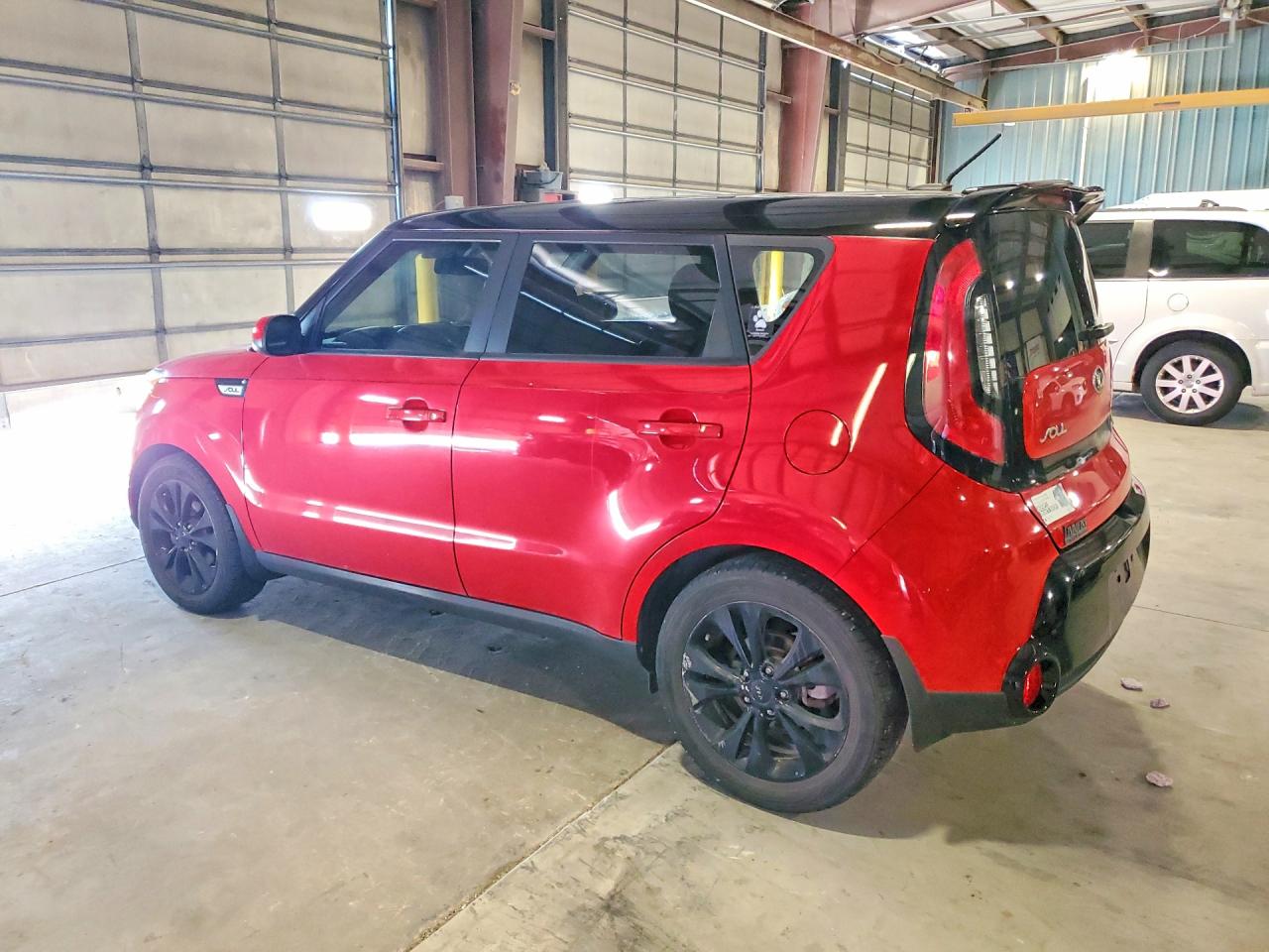 2015 Kia Soul + Red vin: KNDJP3A57F7782017