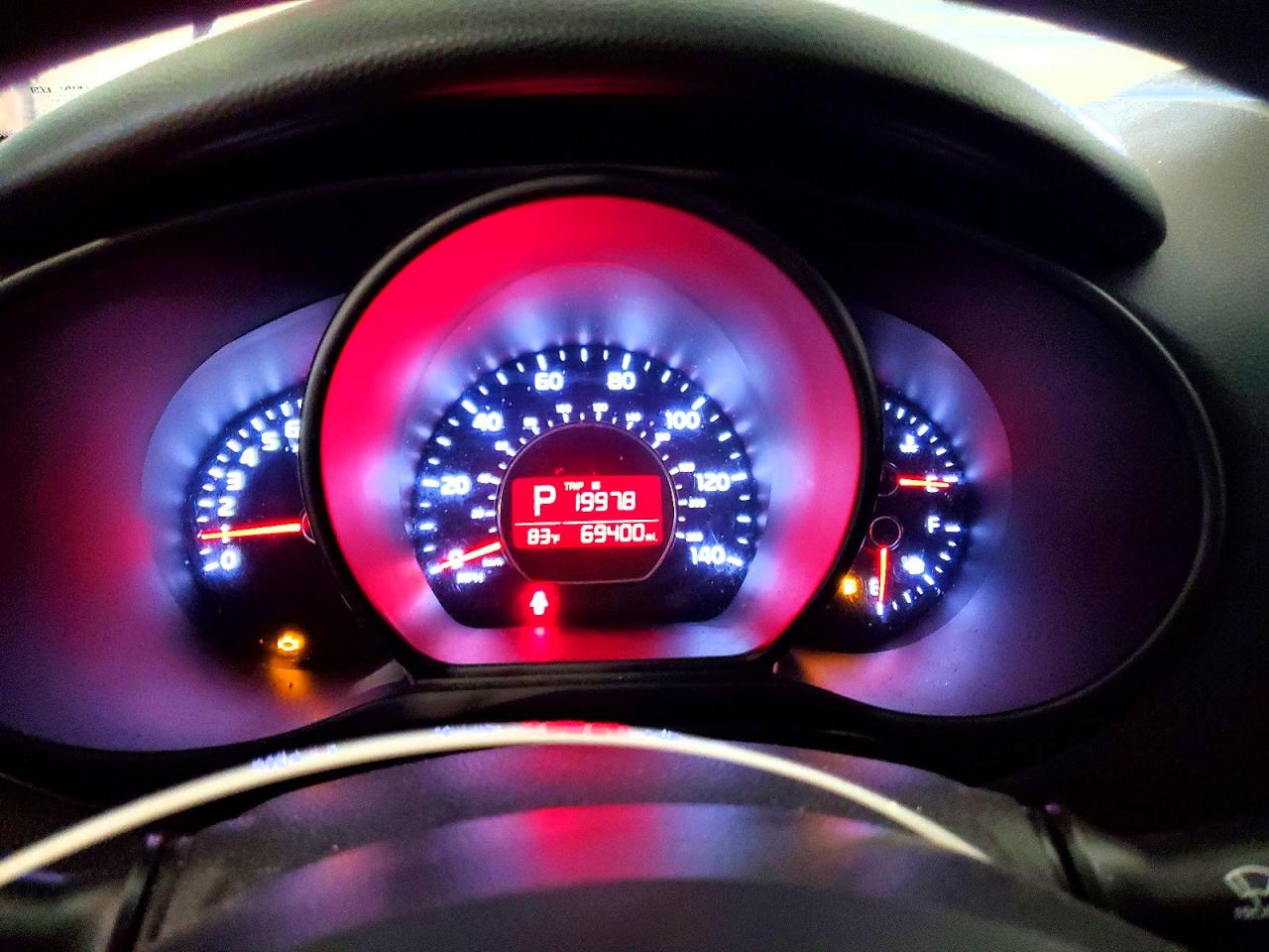 2015 Kia Soul + Red vin: KNDJP3A57F7782017