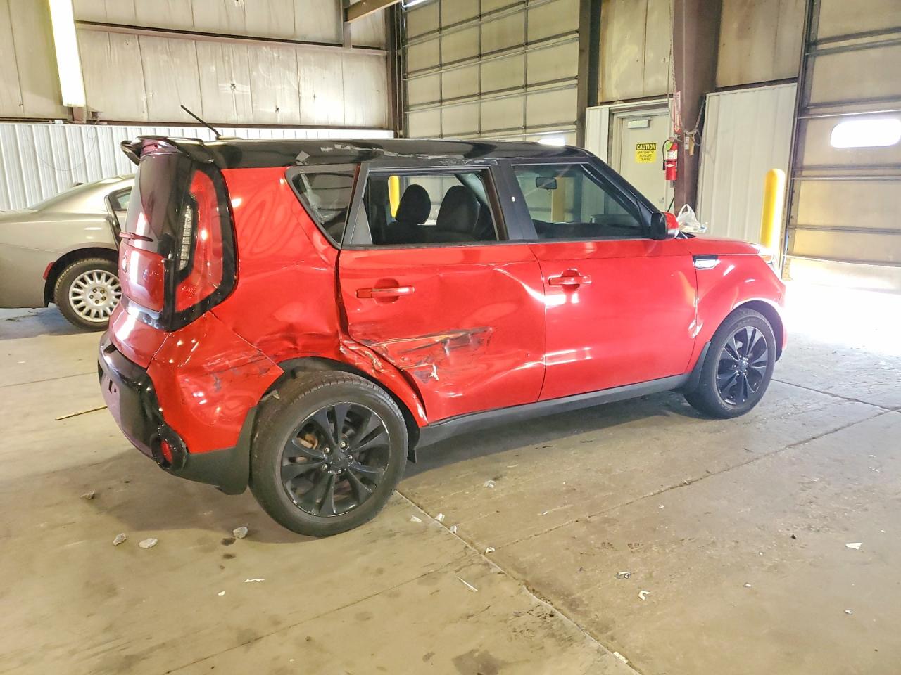2015 Kia Soul + Red vin: KNDJP3A57F7782017