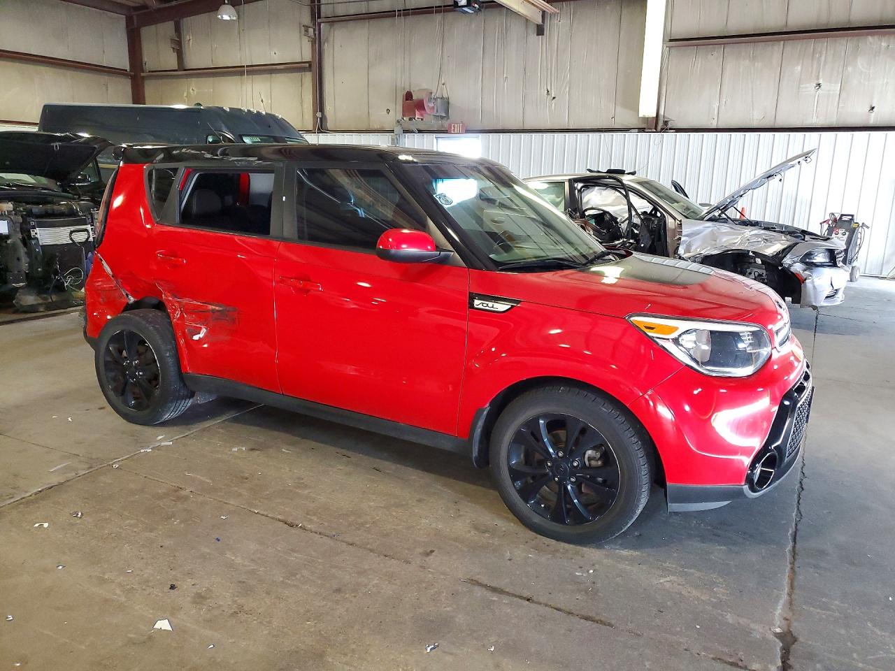 2015 Kia Soul + Red vin: KNDJP3A57F7782017