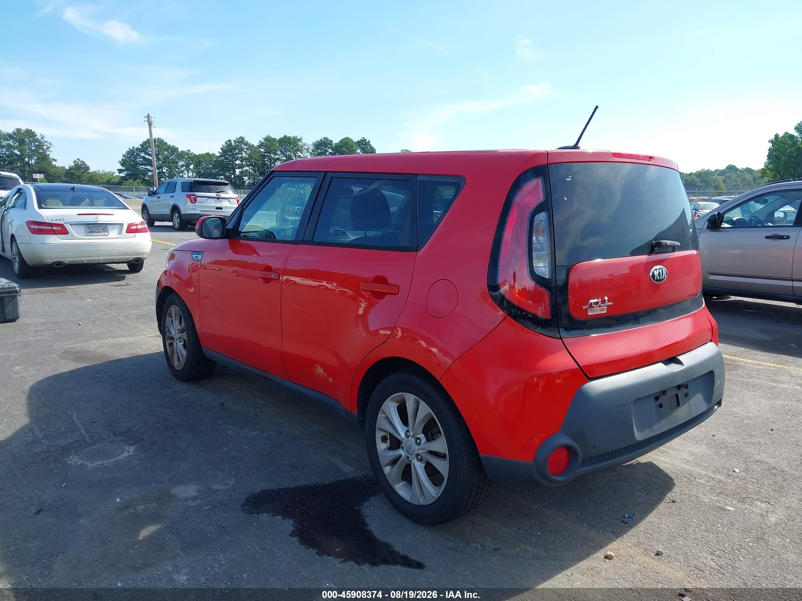 2015 Kia Soul + Red vin: KNDJP3A57F7799237