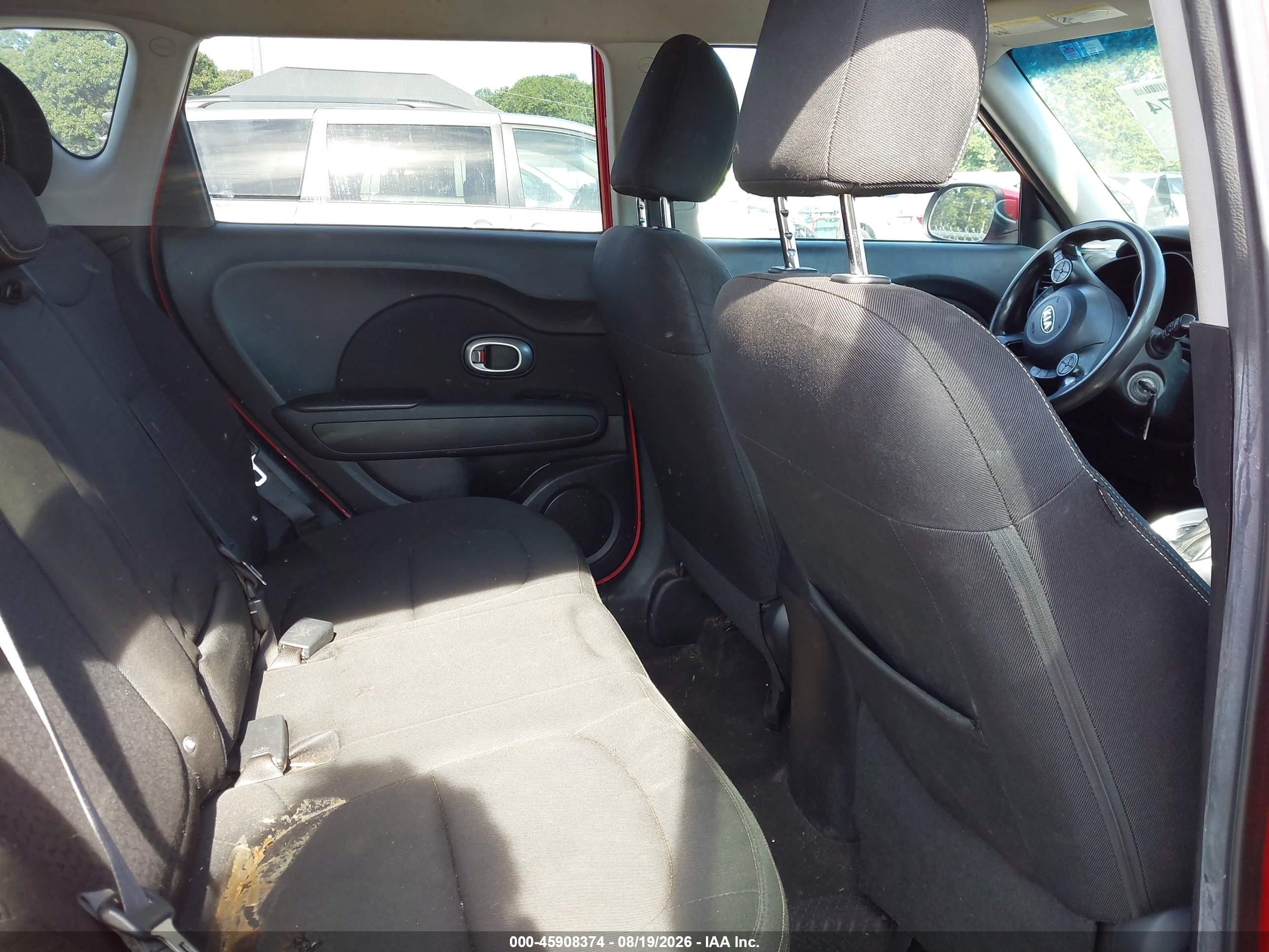 2015 Kia Soul + Red vin: KNDJP3A57F7799237
