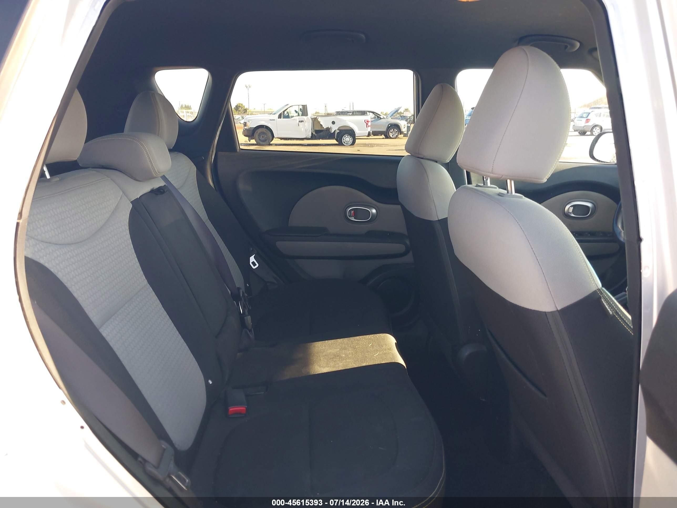 2015 Kia Soul + Silver vin: KNDJP3A57F7802203