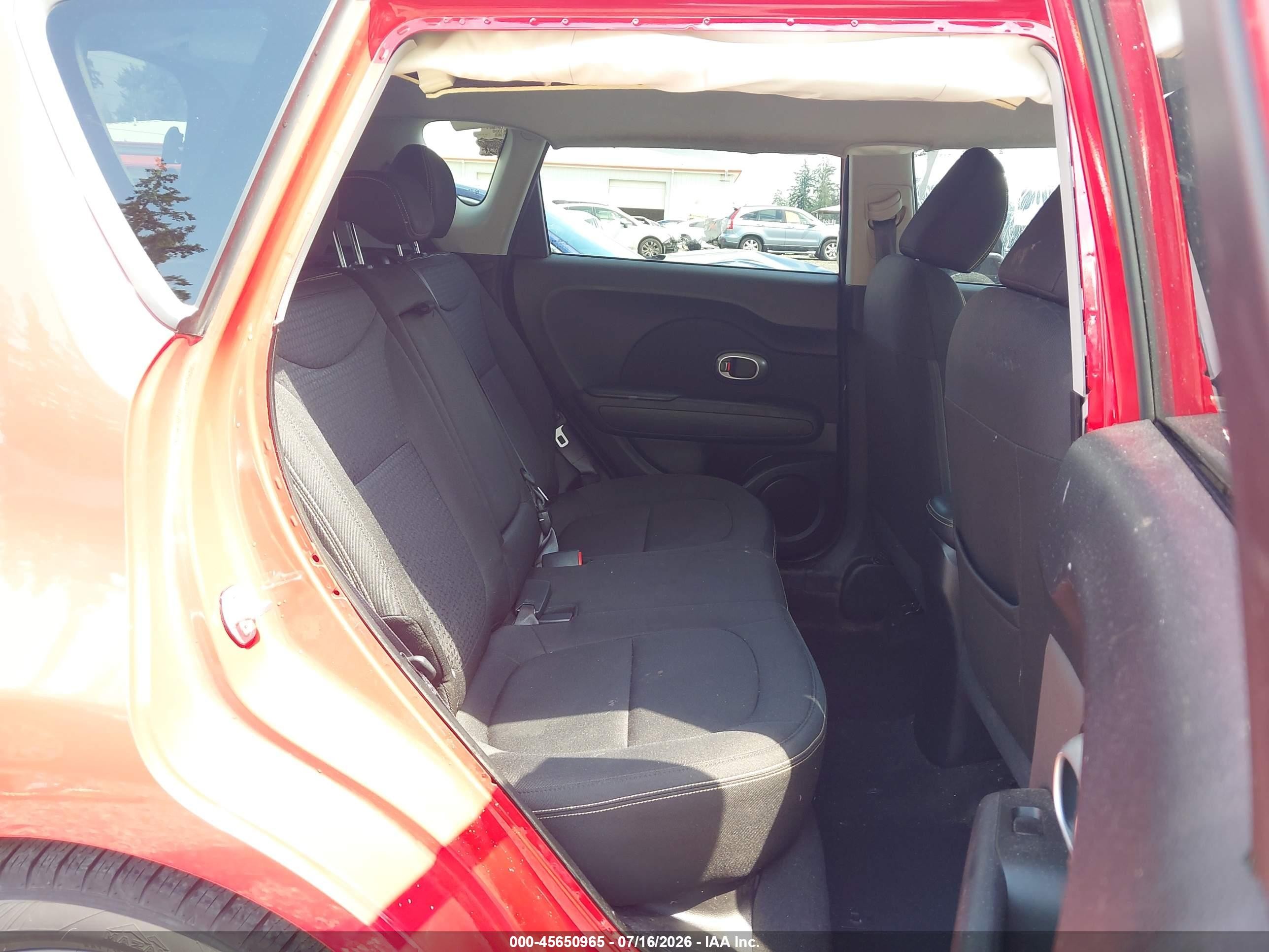 2015 Kia Soul + Red vin: KNDJP3A57F7802296