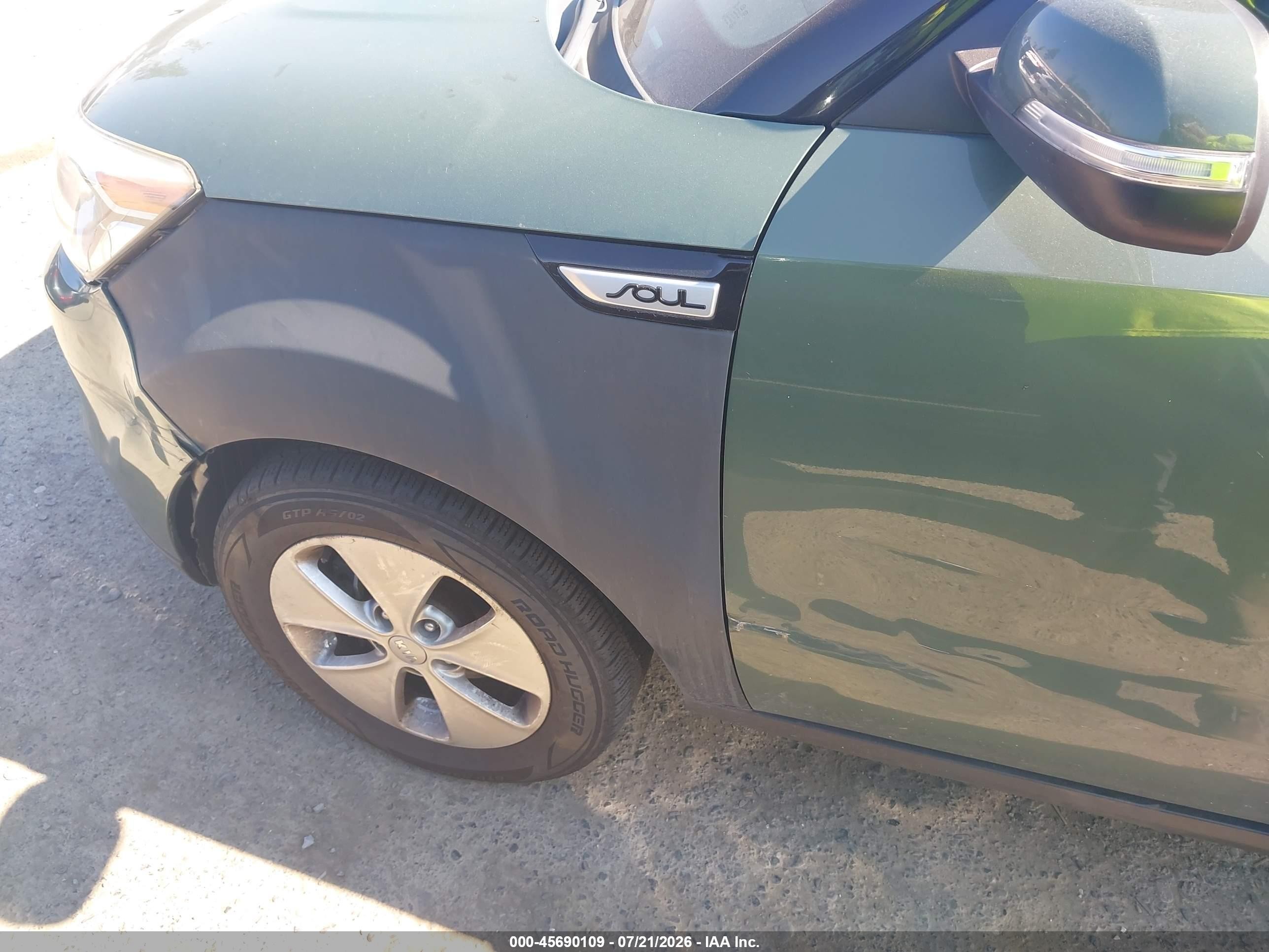 2014 Kia Soul + Green vin: KNDJP3A58E7047853