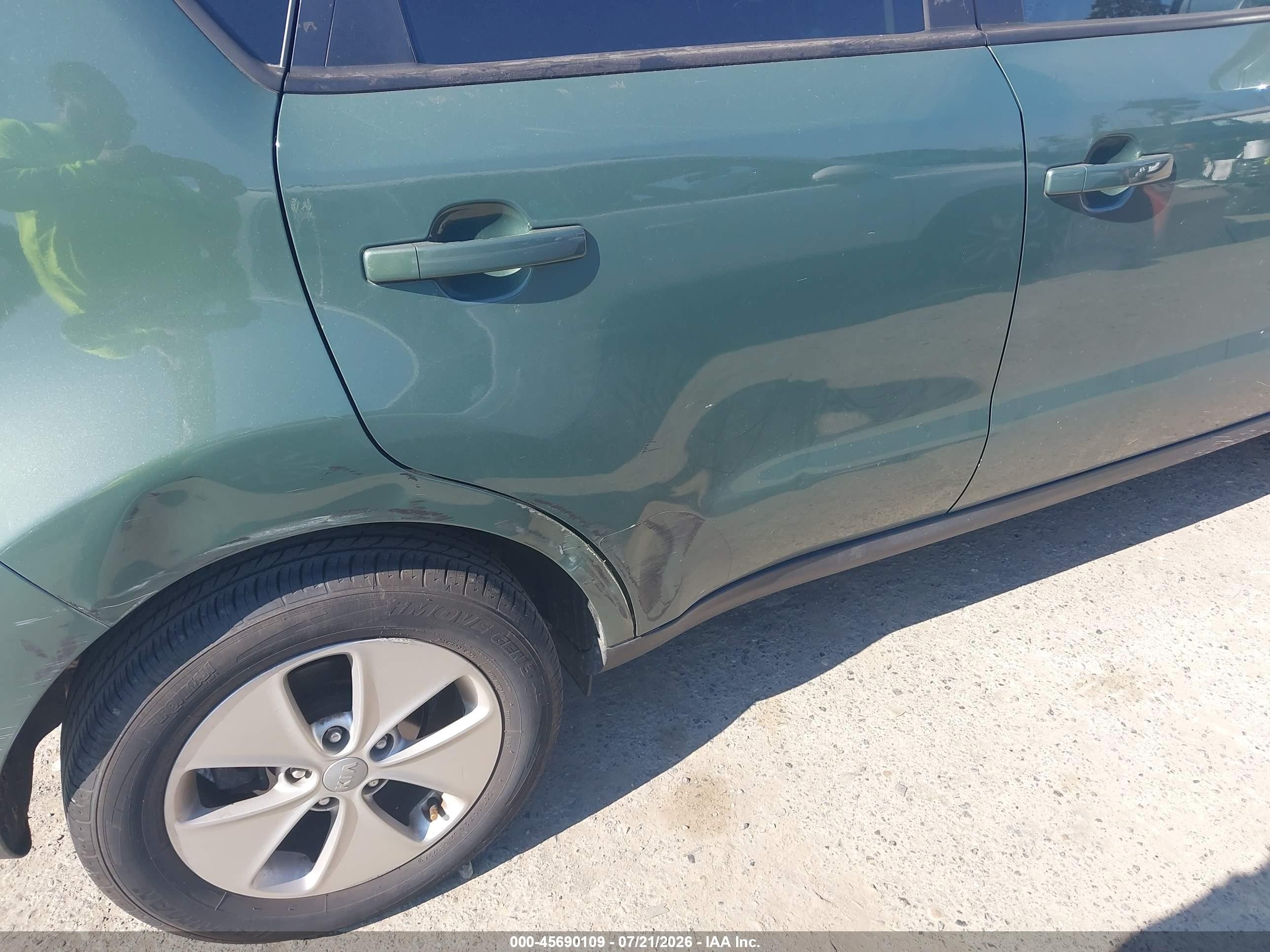 2014 Kia Soul + Green vin: KNDJP3A58E7047853