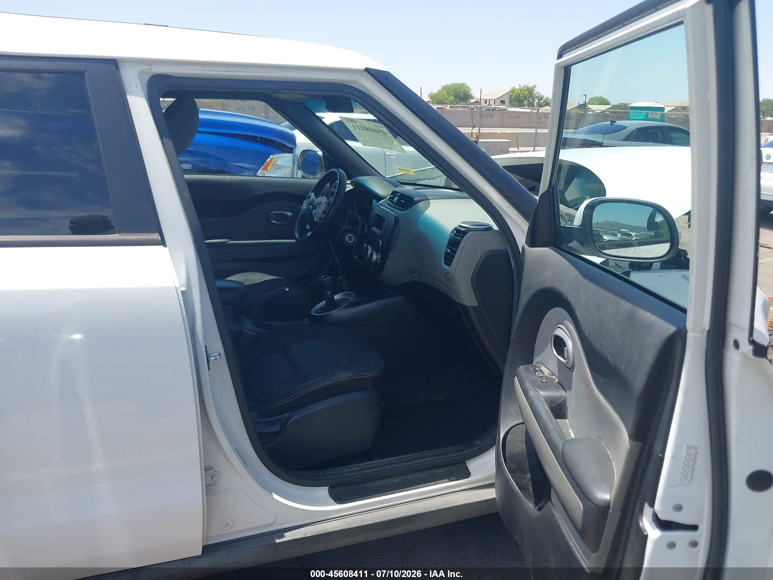 2014 Kia Soul + White vin: KNDJP3A58E7746089