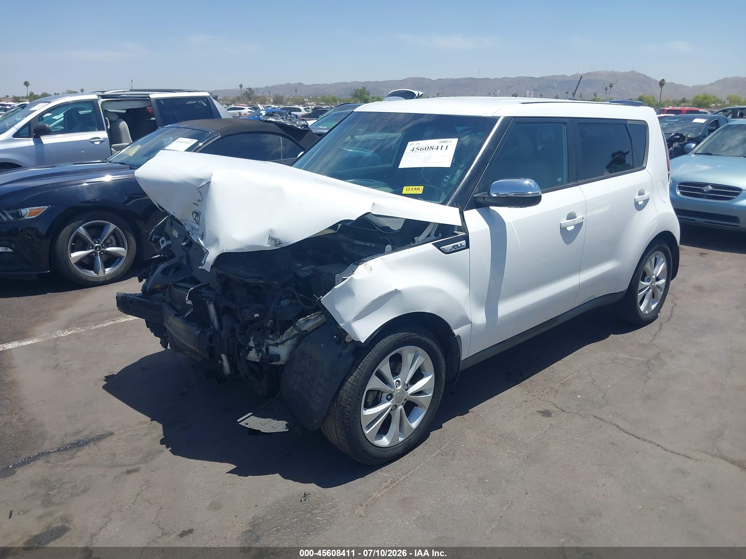 2014 Kia Soul + White vin: KNDJP3A58E7746089
