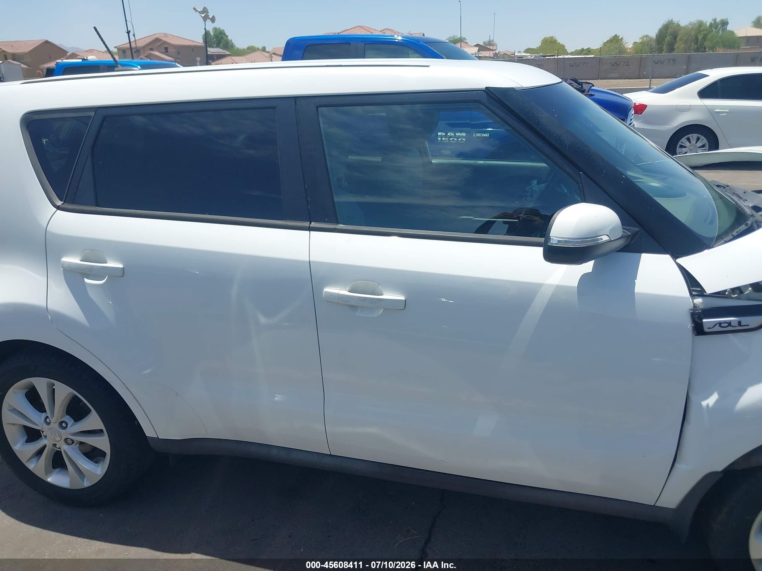 2014 Kia Soul + White vin: KNDJP3A58E7746089