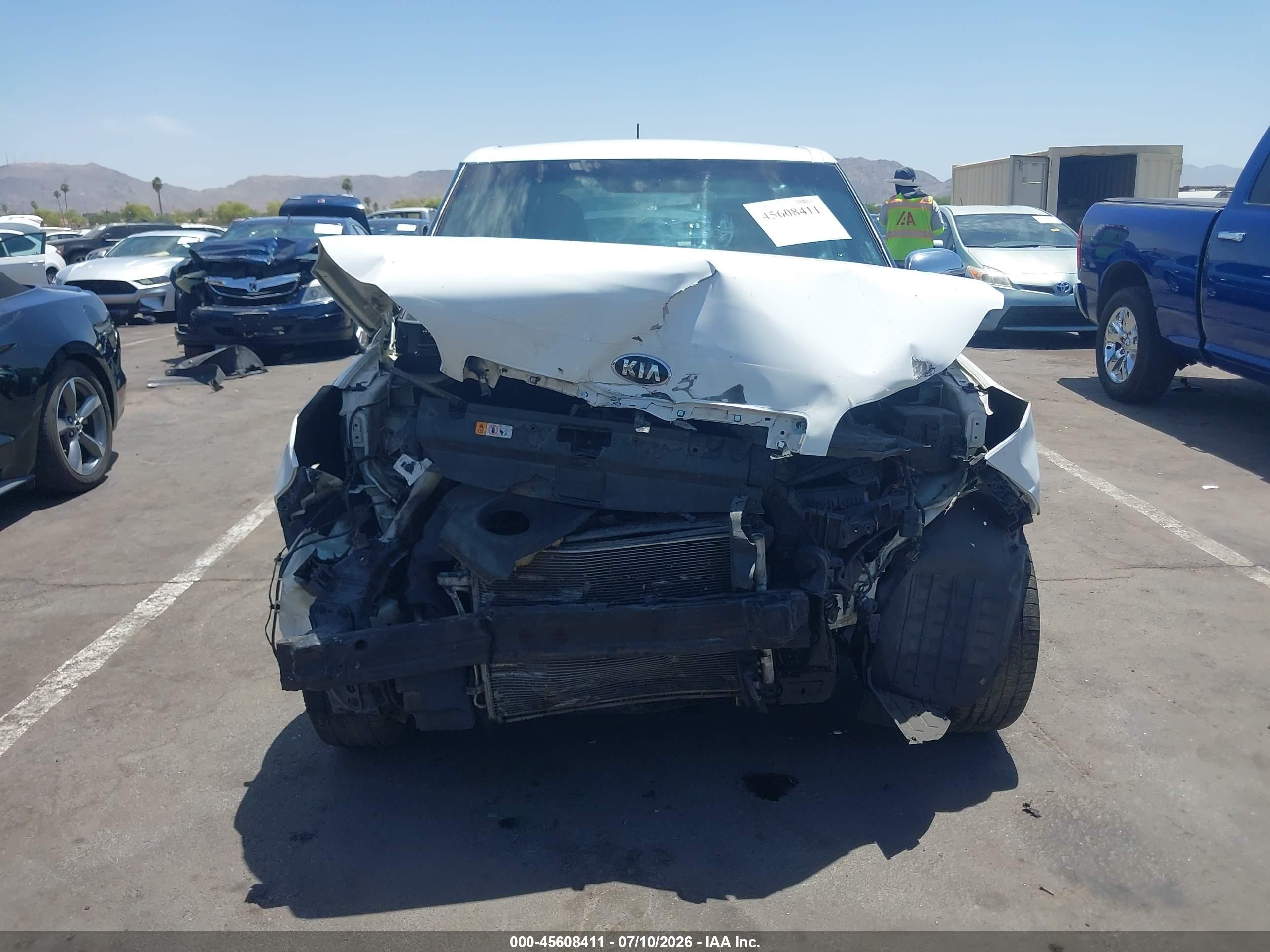 2014 Kia Soul + White vin: KNDJP3A58E7746089