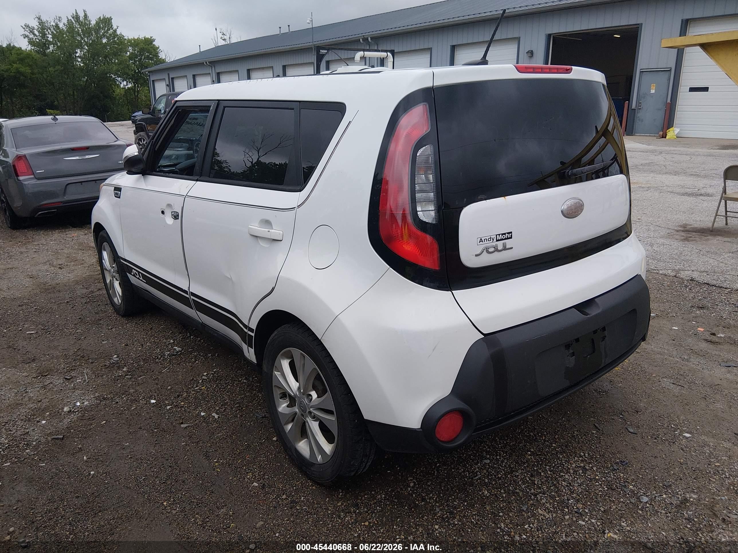 2014 Kia Soul + White vin: KNDJP3A58E7746156