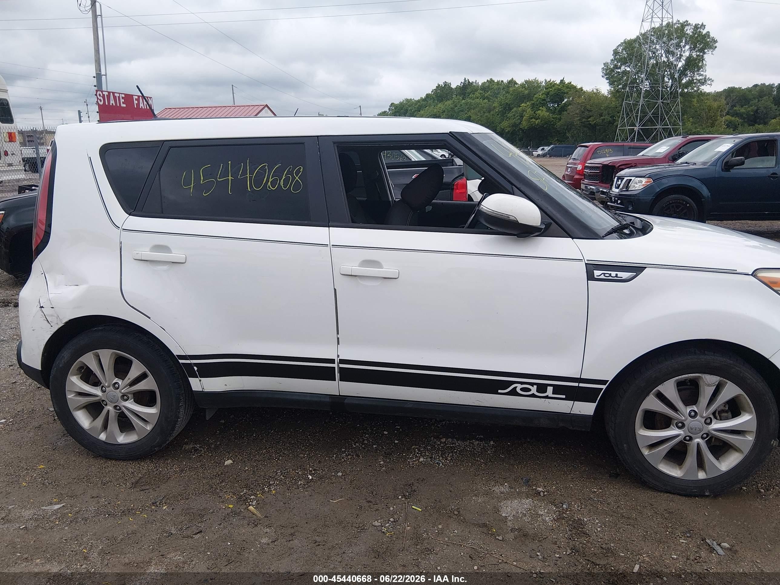 2014 Kia Soul + White vin: KNDJP3A58E7746156
