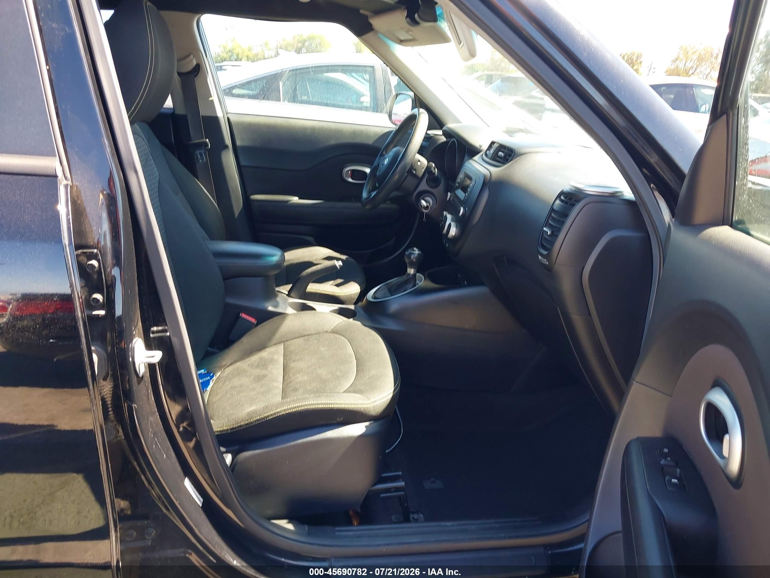 2015 Kia Soul + Black vin: KNDJP3A58F7111875