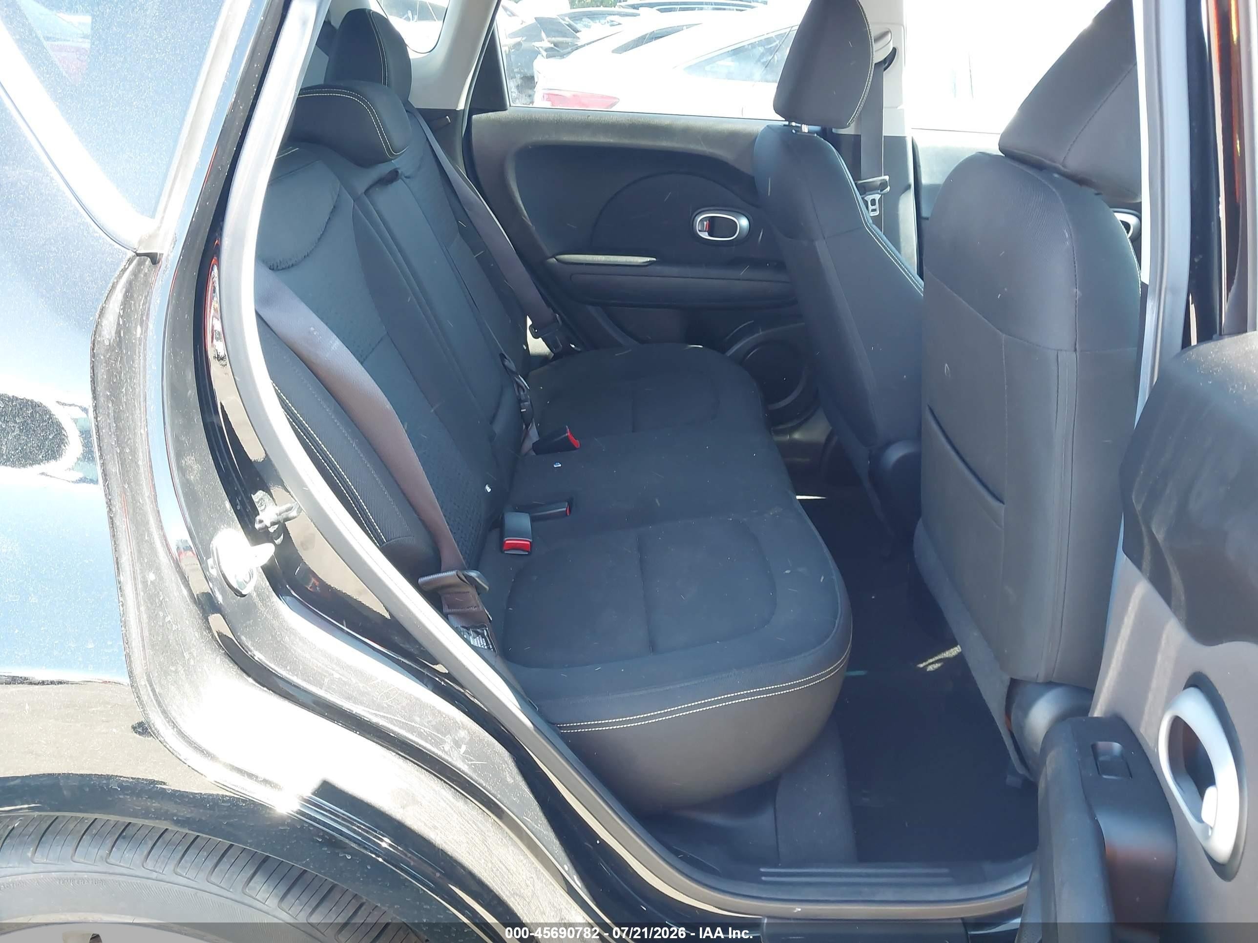 2015 Kia Soul + Black vin: KNDJP3A58F7111875