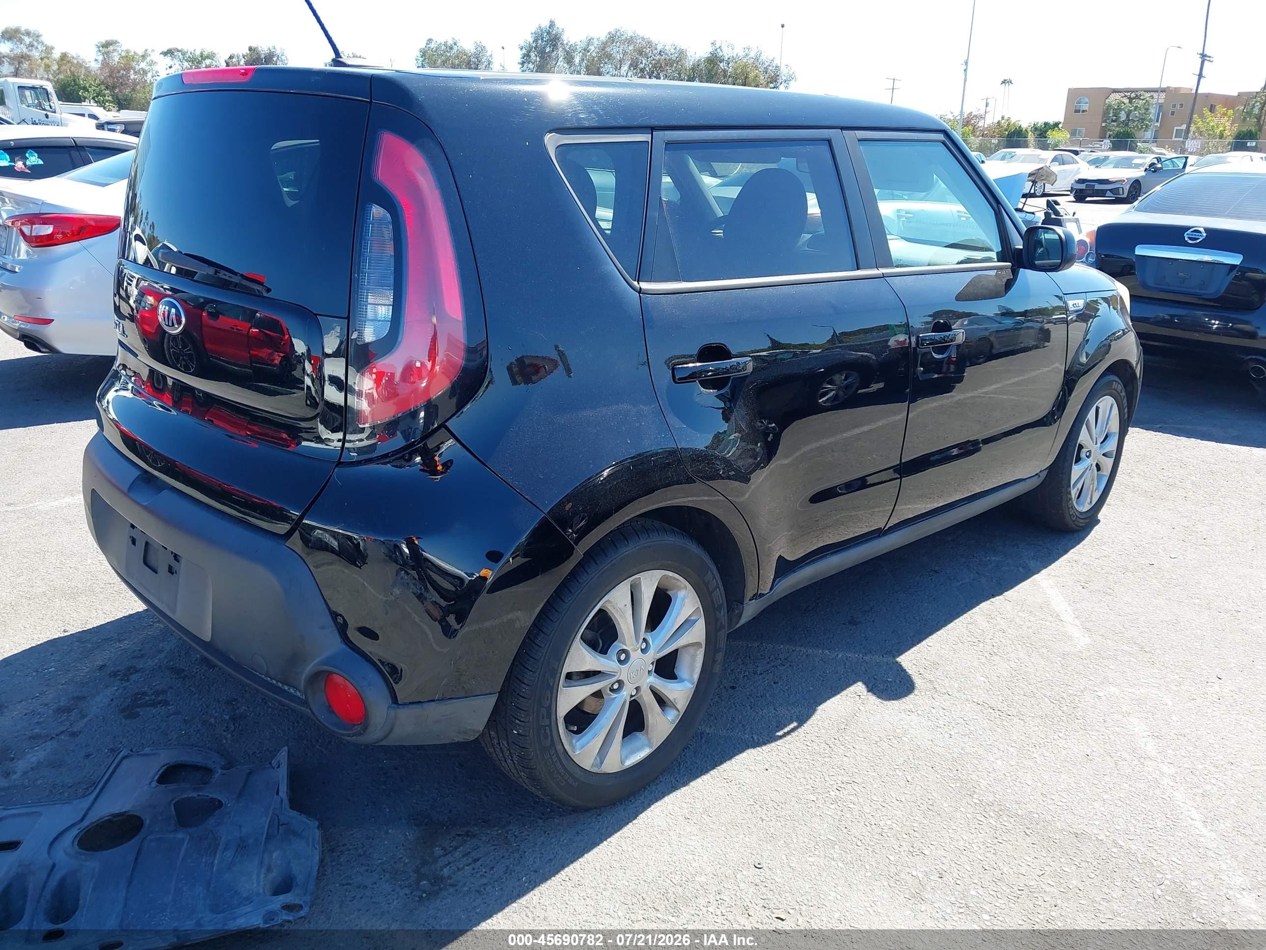 2015 Kia Soul + Black vin: KNDJP3A58F7111875