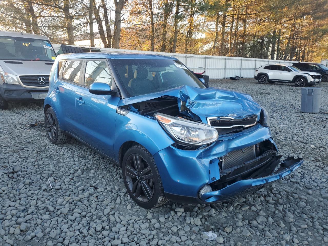 2015 Kia Soul + Blue vin: KNDJP3A58F7218960
