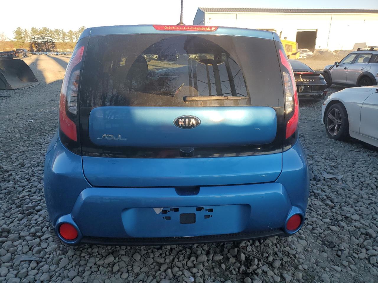 2015 Kia Soul + Blue vin: KNDJP3A58F7218960