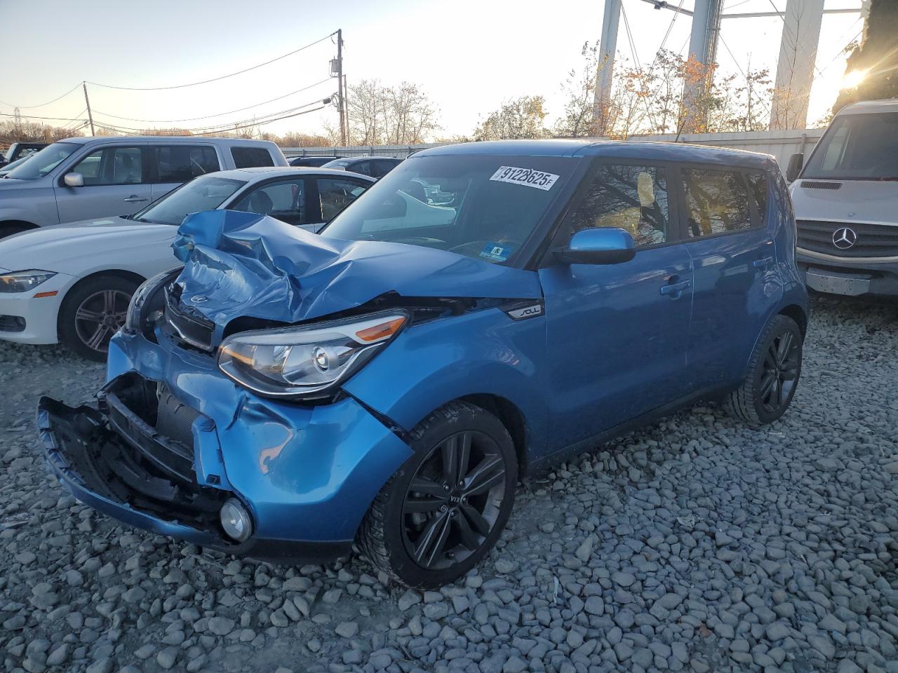 2015 Kia Soul + Blue vin: KNDJP3A58F7218960