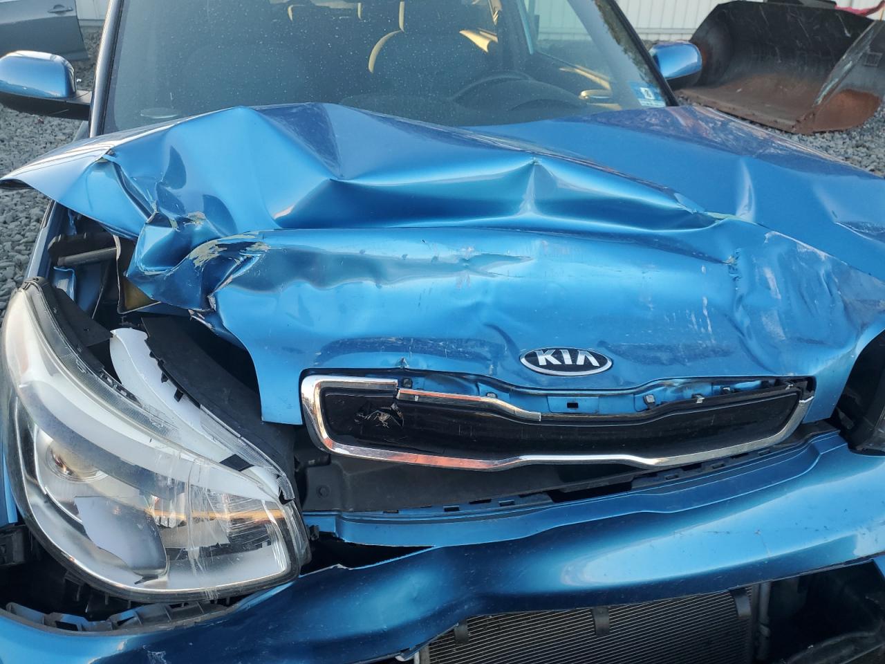 2015 Kia Soul + Blue vin: KNDJP3A58F7218960