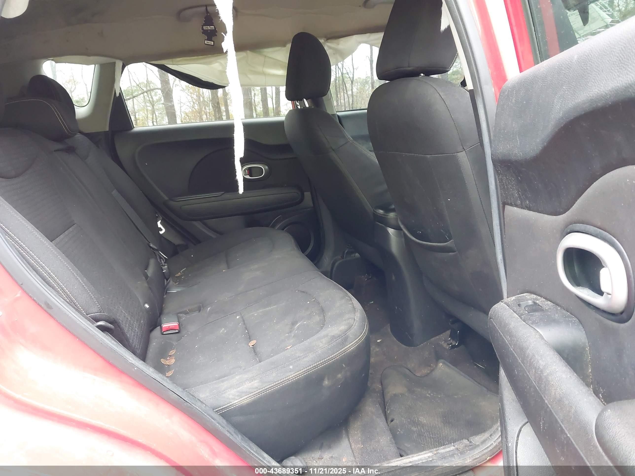 2015 Kia Soul + Red vin: KNDJP3A58F7790076