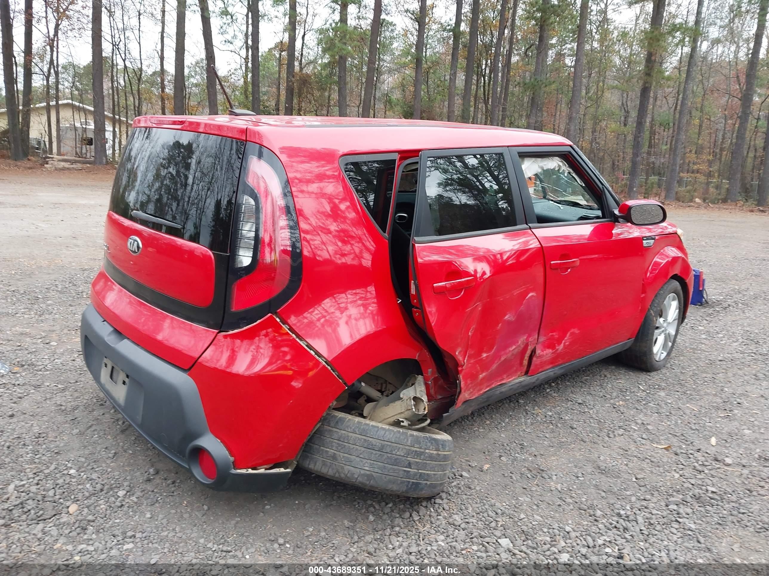 2015 Kia Soul + Red vin: KNDJP3A58F7790076