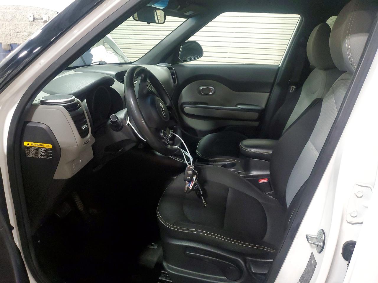 2015 Kia Soul + White vin: KNDJP3A58F7790983