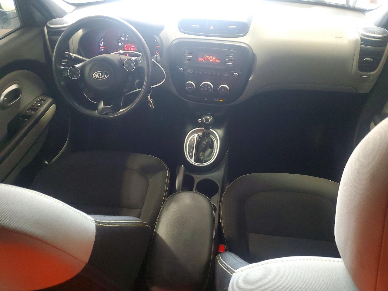 2015 Kia Soul + White vin: KNDJP3A58F7790983
