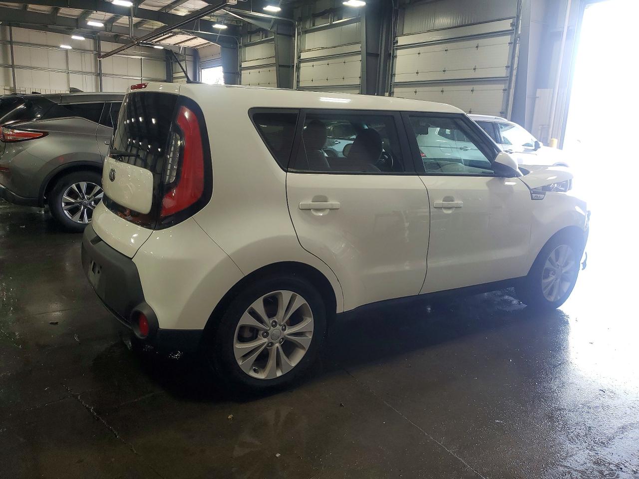 2015 Kia Soul + White vin: KNDJP3A58F7790983