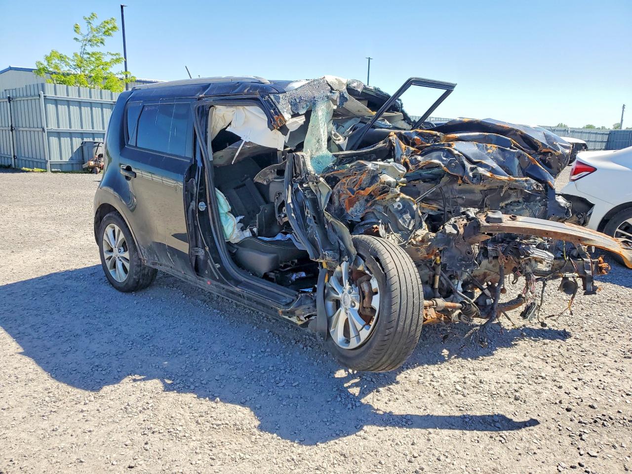 2015 Kia Soul + Black vin: KNDJP3A58F7797075