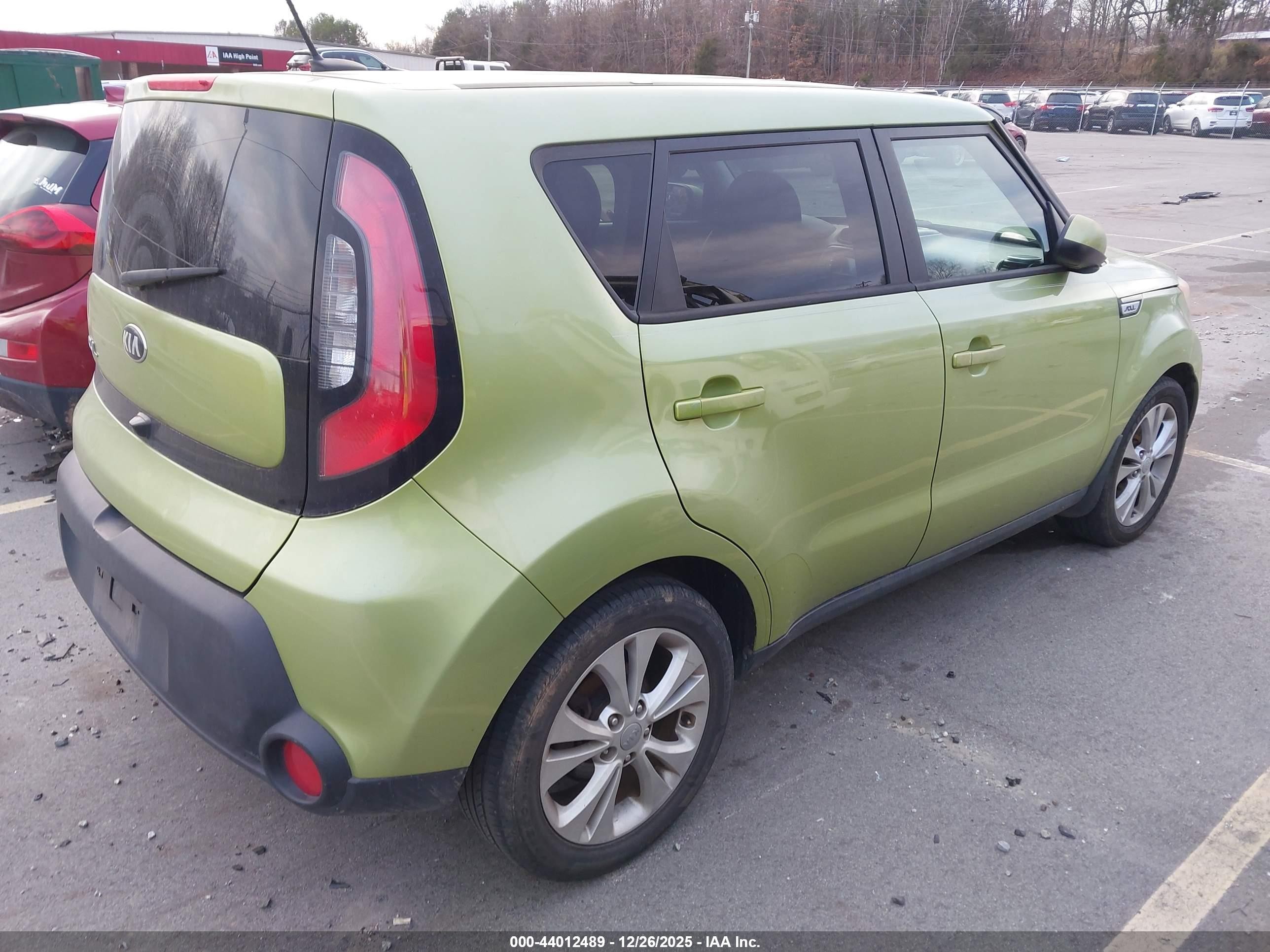 2015 Kia Soul + Green vin: KNDJP3A58F7816482