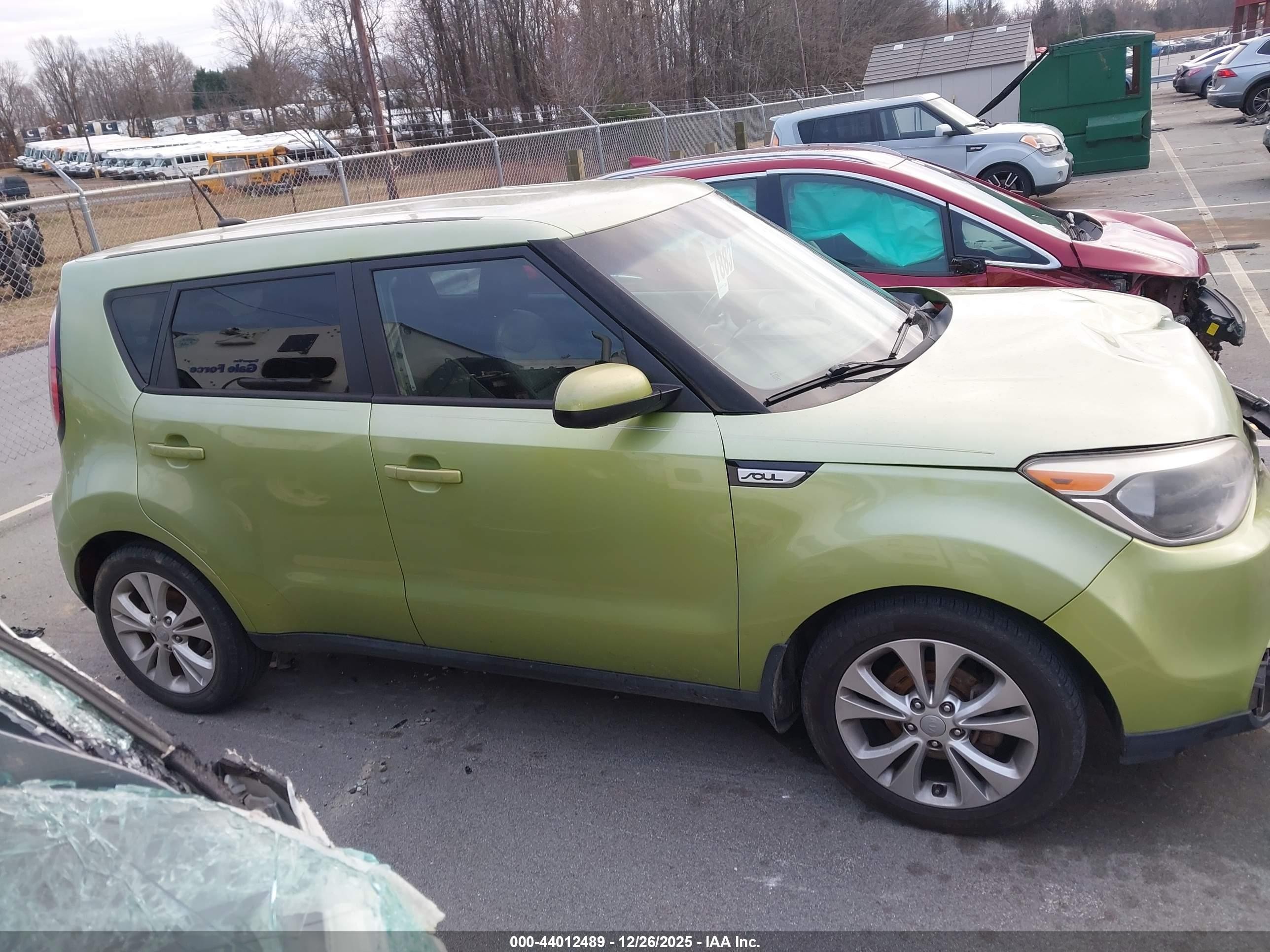 2015 Kia Soul + Green vin: KNDJP3A58F7816482