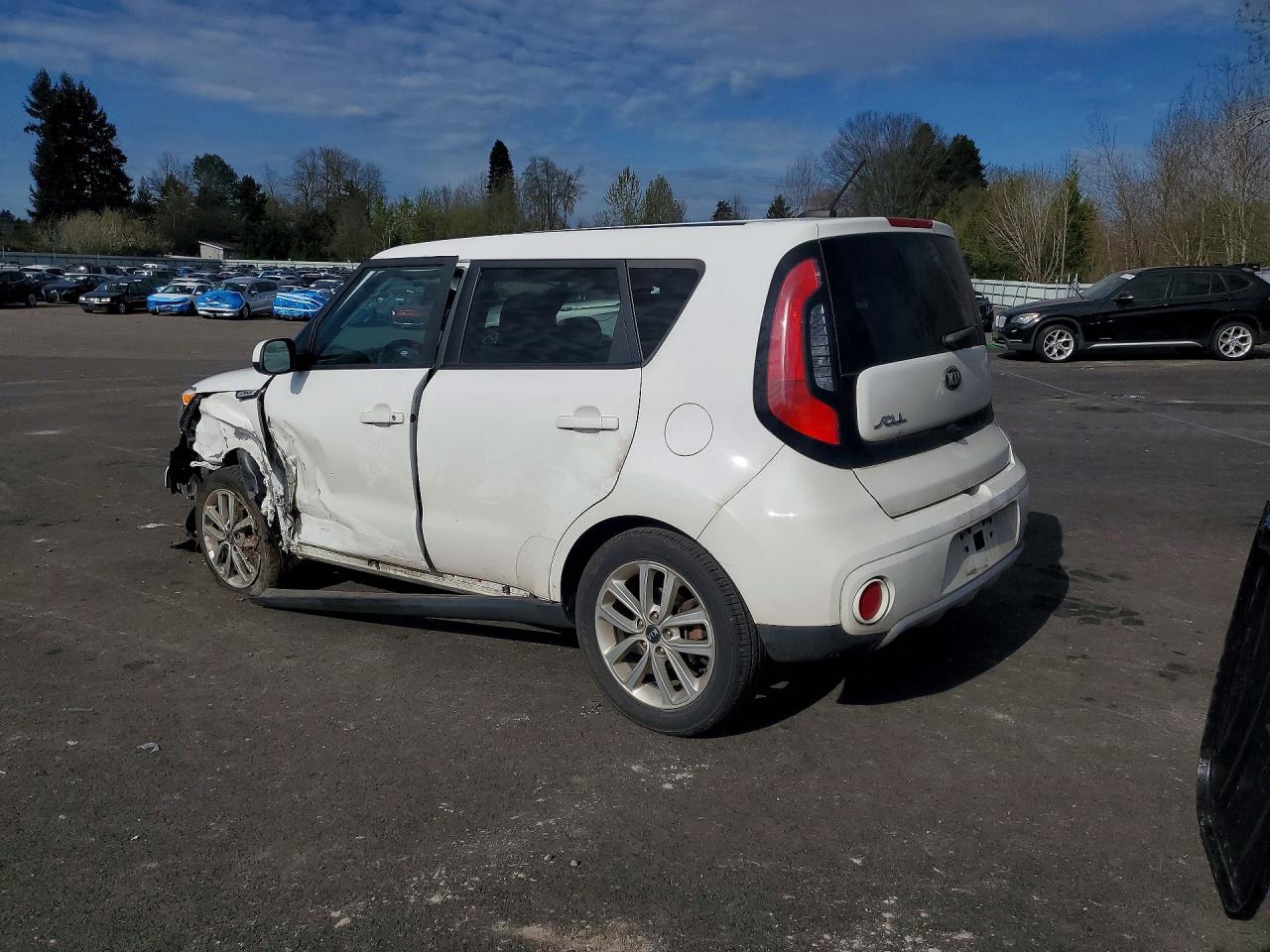 2018 Kia Soul + White vin: KNDJP3A58J7894933