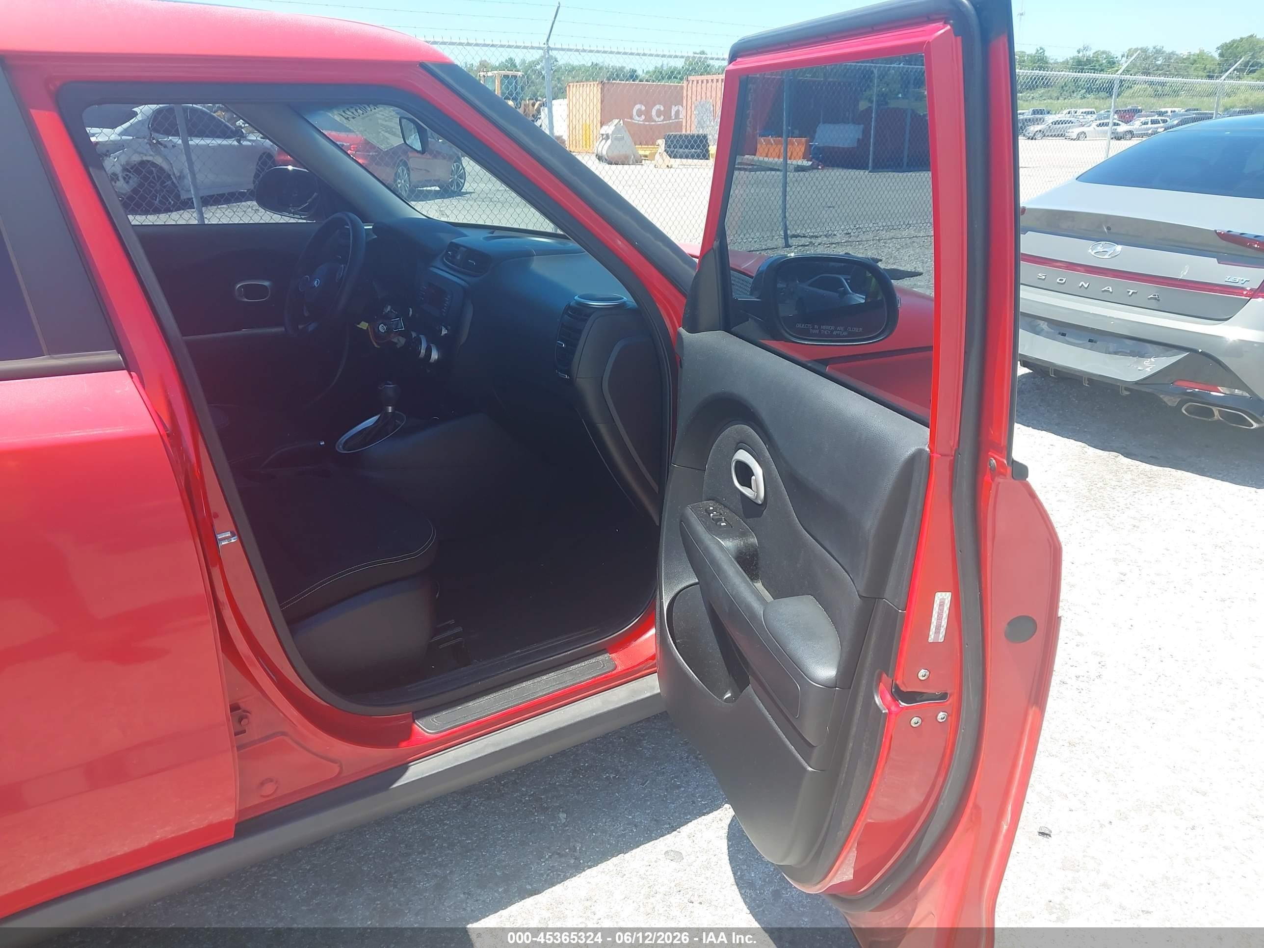 2014 Kia Soul + Red vin: KNDJP3A59E7705616