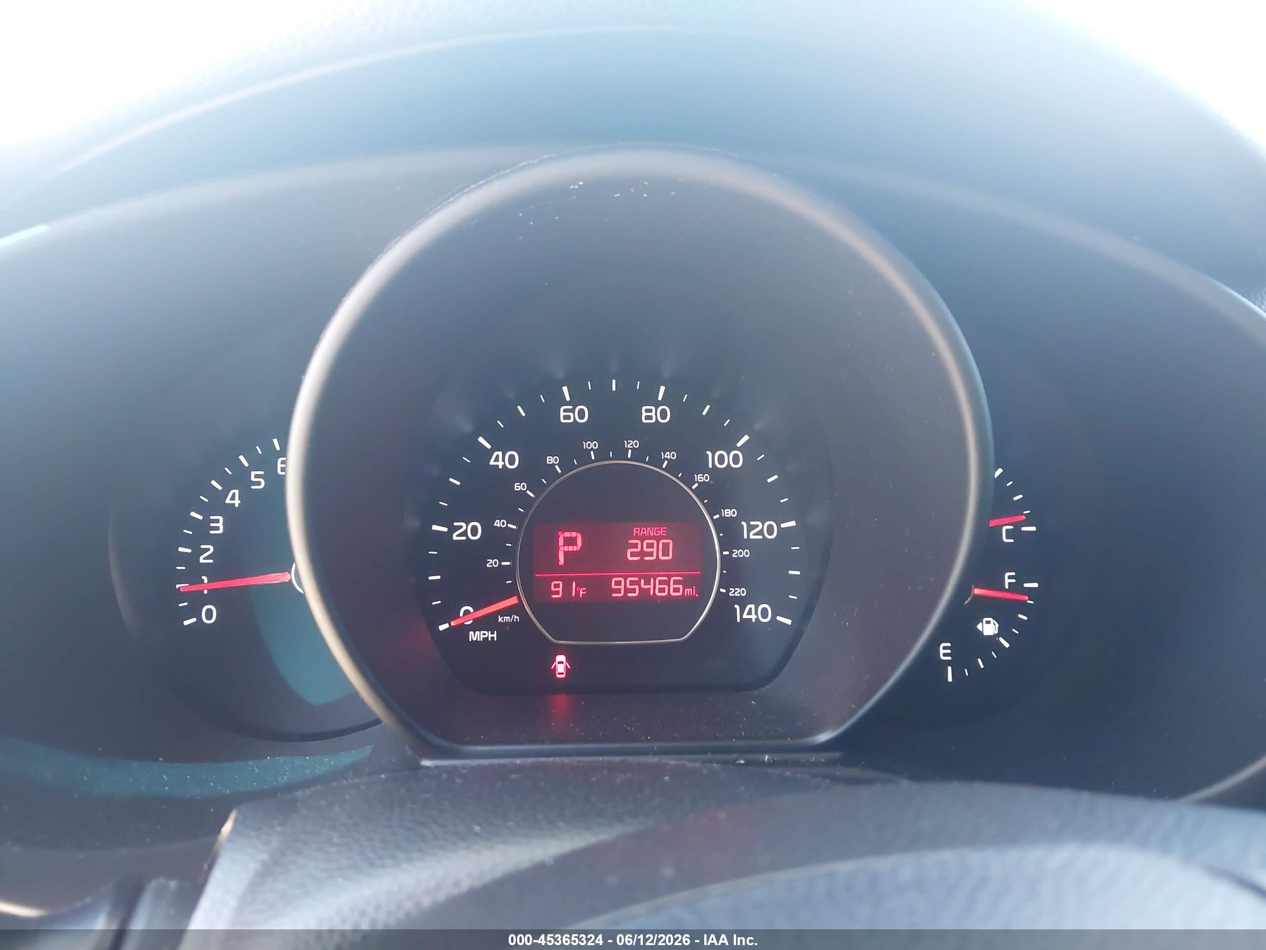 2014 Kia Soul + Red vin: KNDJP3A59E7705616