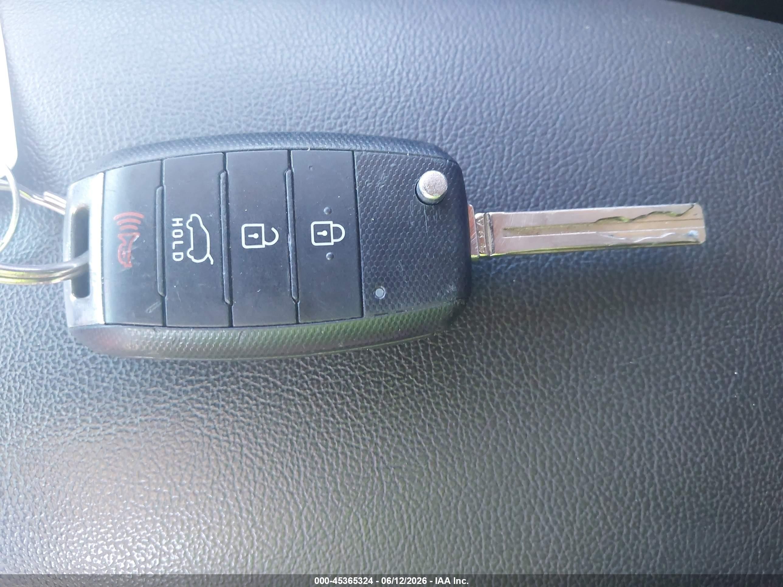 2014 Kia Soul + Red vin: KNDJP3A59E7705616