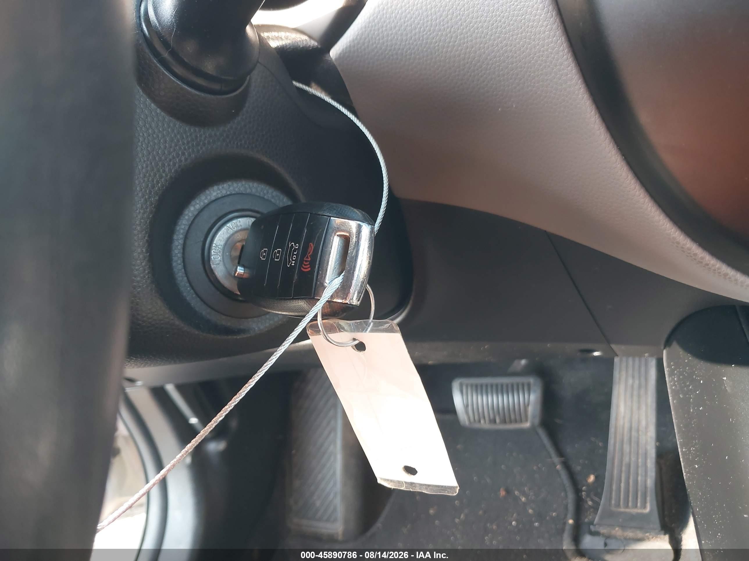 2014 Kia Soul + Серебряный vin: KNDJP3A59E7726871