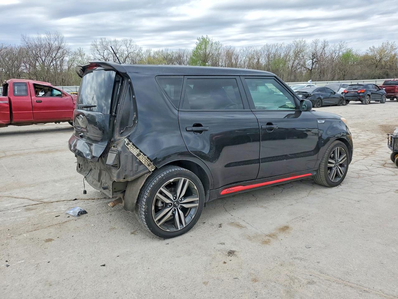 2015 Kia Soul + Black vin: KNDJP3A59F7164665