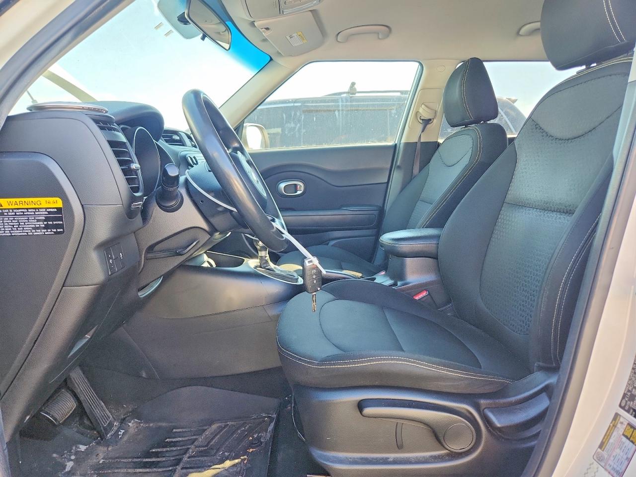 2015 Kia Soul + White vin: KNDJP3A59F7199674