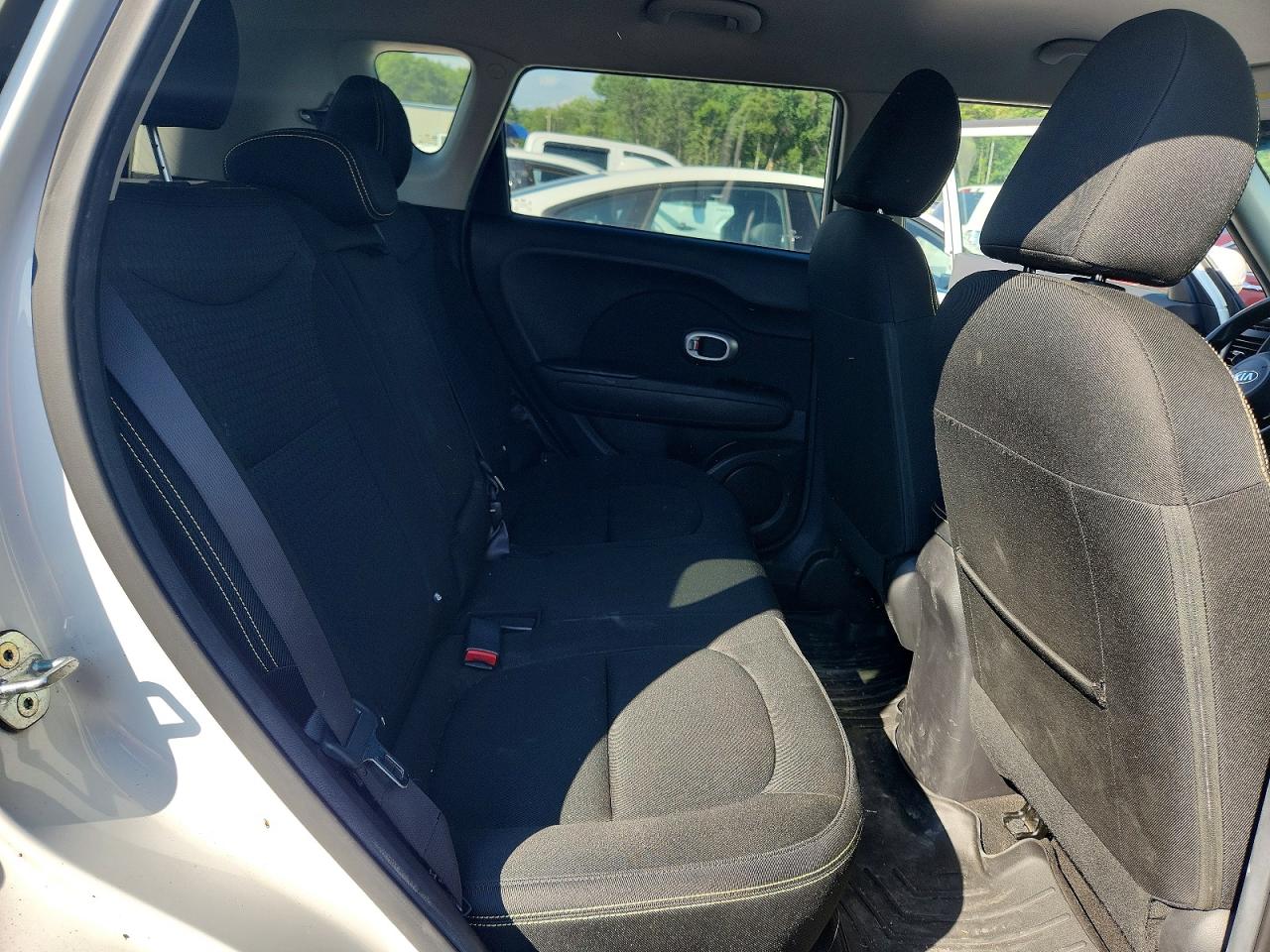 2015 Kia Soul + White vin: KNDJP3A59F7199674