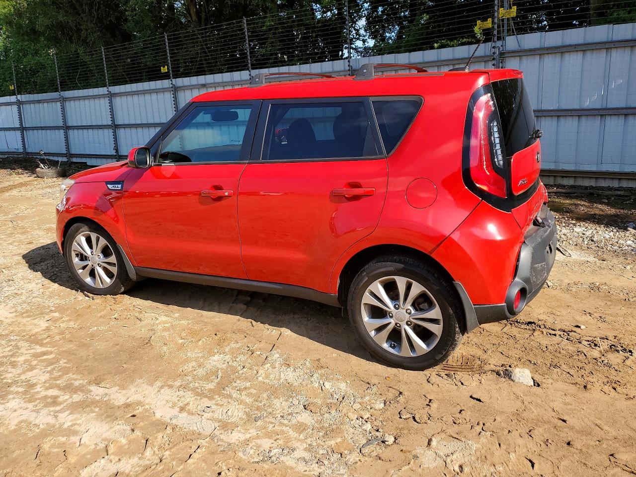 2015 Kia Soul + Red vin: KNDJP3A59F7786702