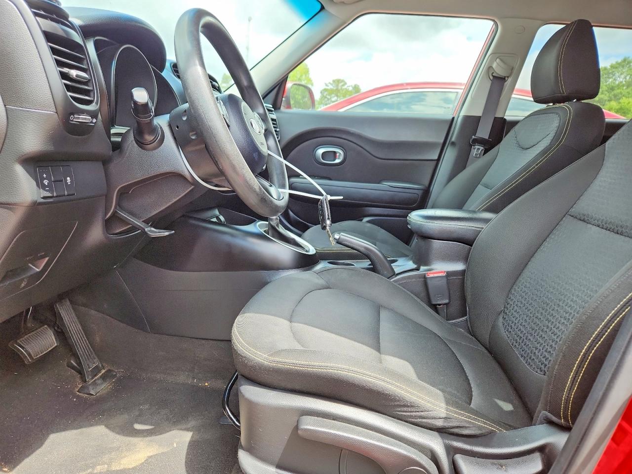 2015 Kia Soul + Red vin: KNDJP3A59F7786702